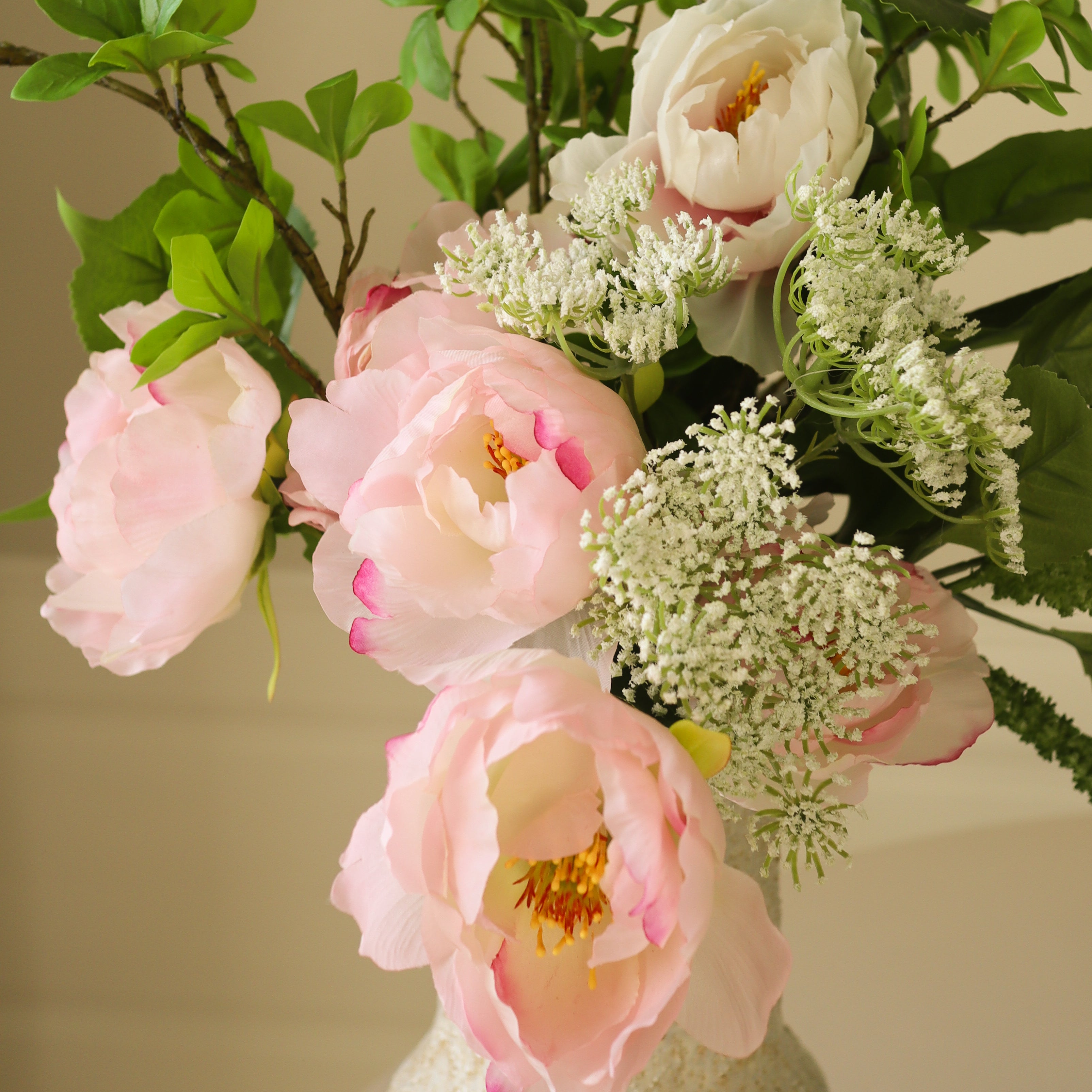 Peony Serenade — kunstbloemen boeket van Botane, detailfoto 3