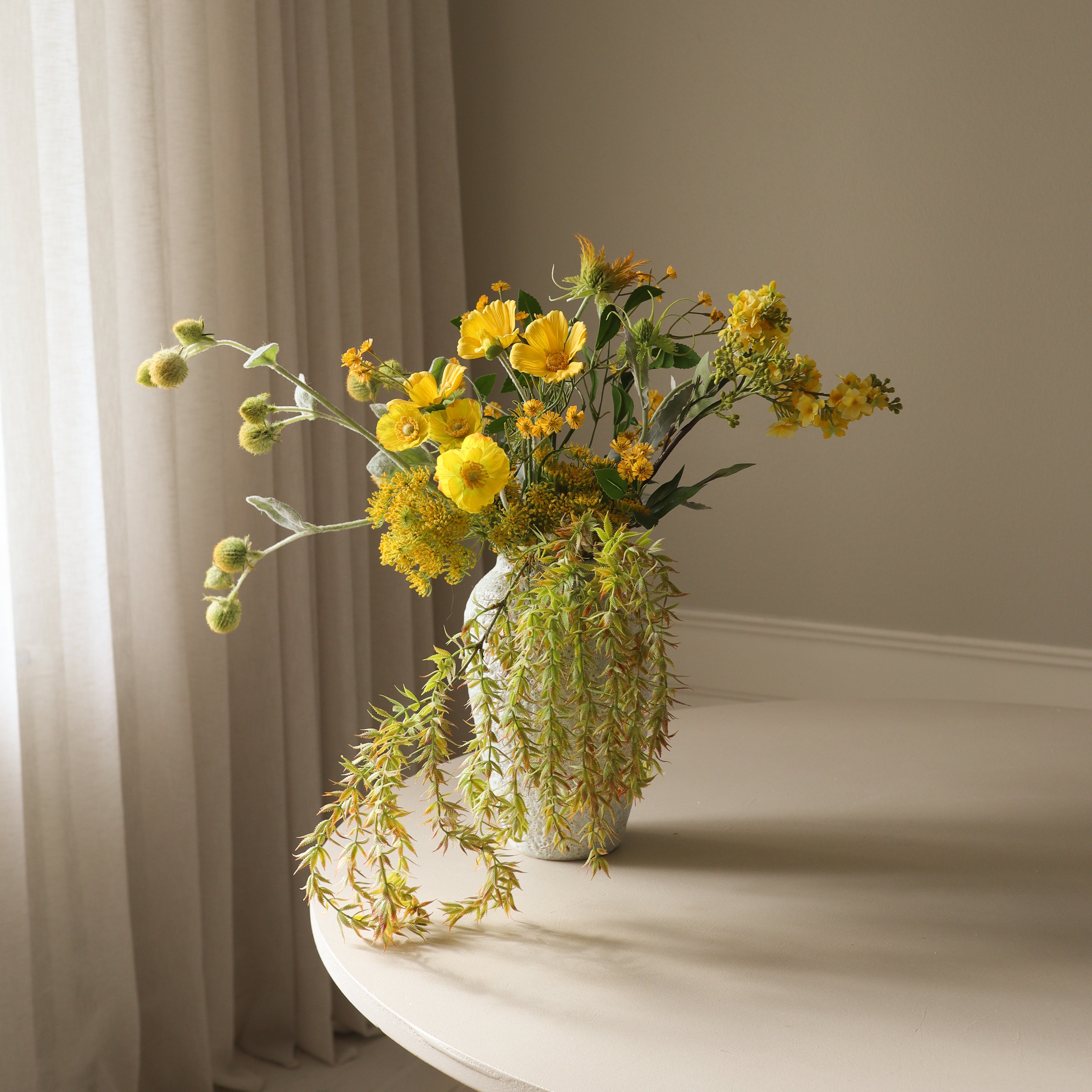 Echoes of Spring met vaas — kunstbloemen bundel van Botane