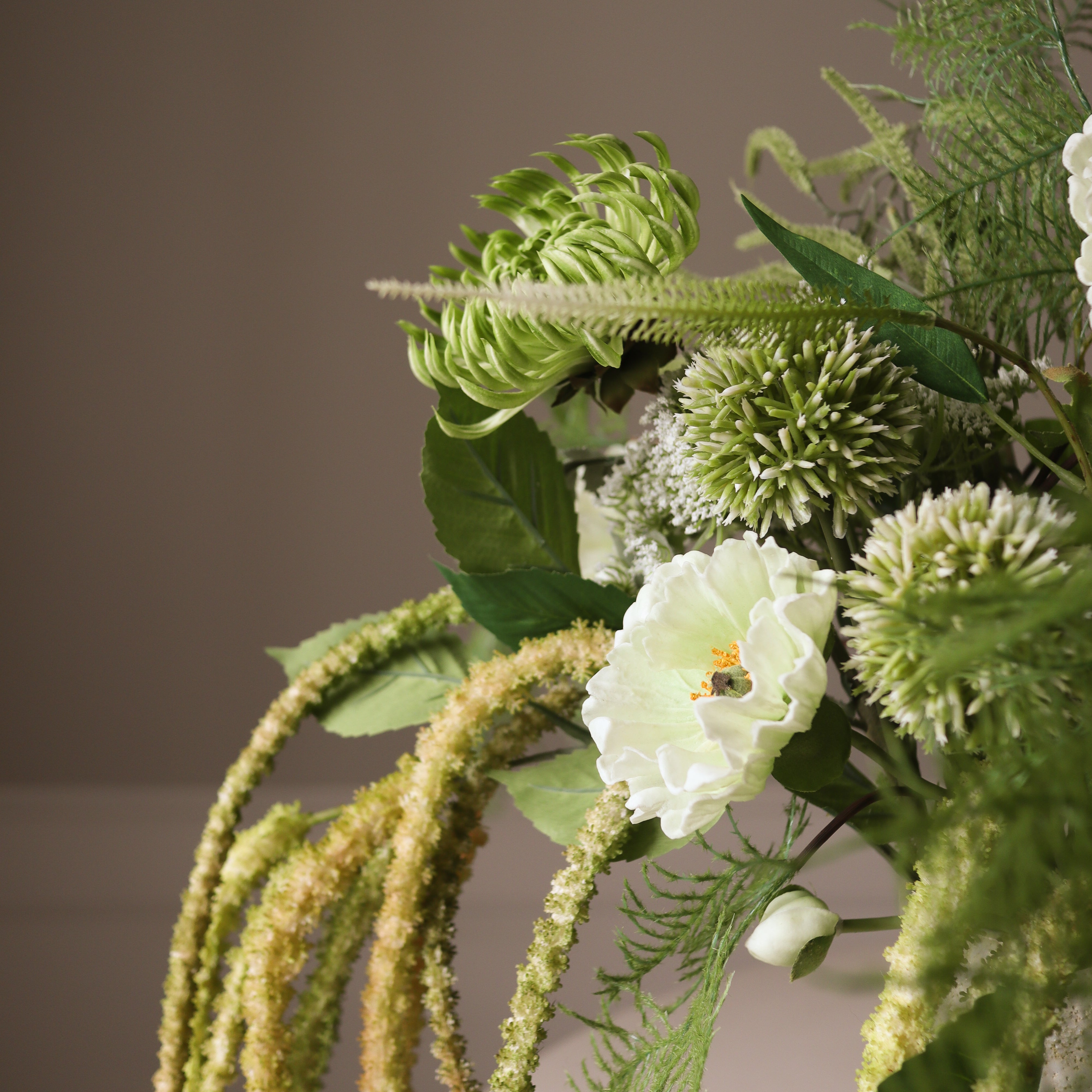 Botanic Poise met vaas — kunstbloemen bundel van Botane, detailfoto 2
