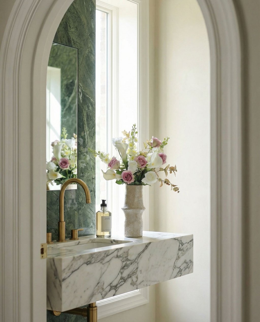 Smooth And Satin met vaas