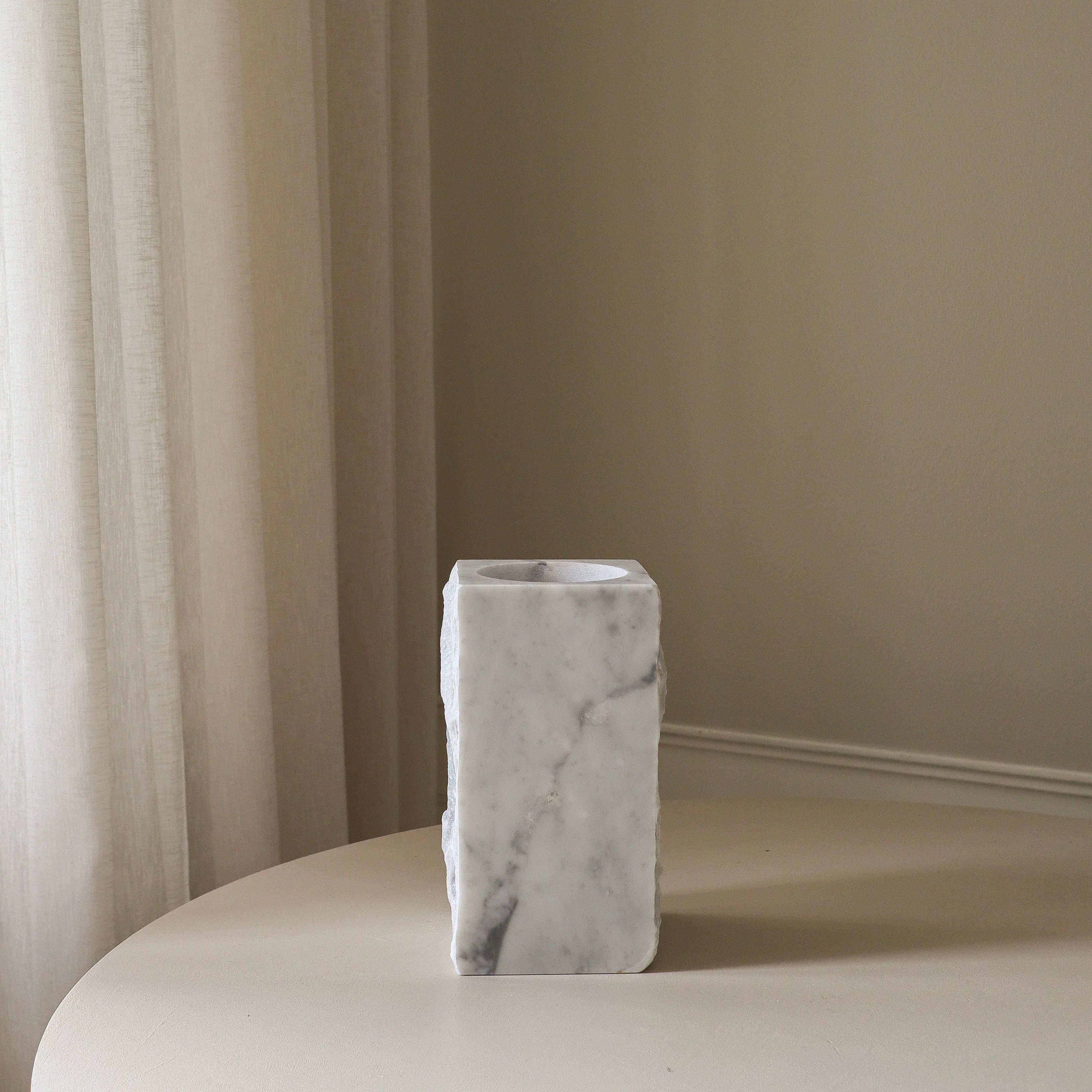 Large Carrara White Marble Edge Vase - Premium design vaas van Botane