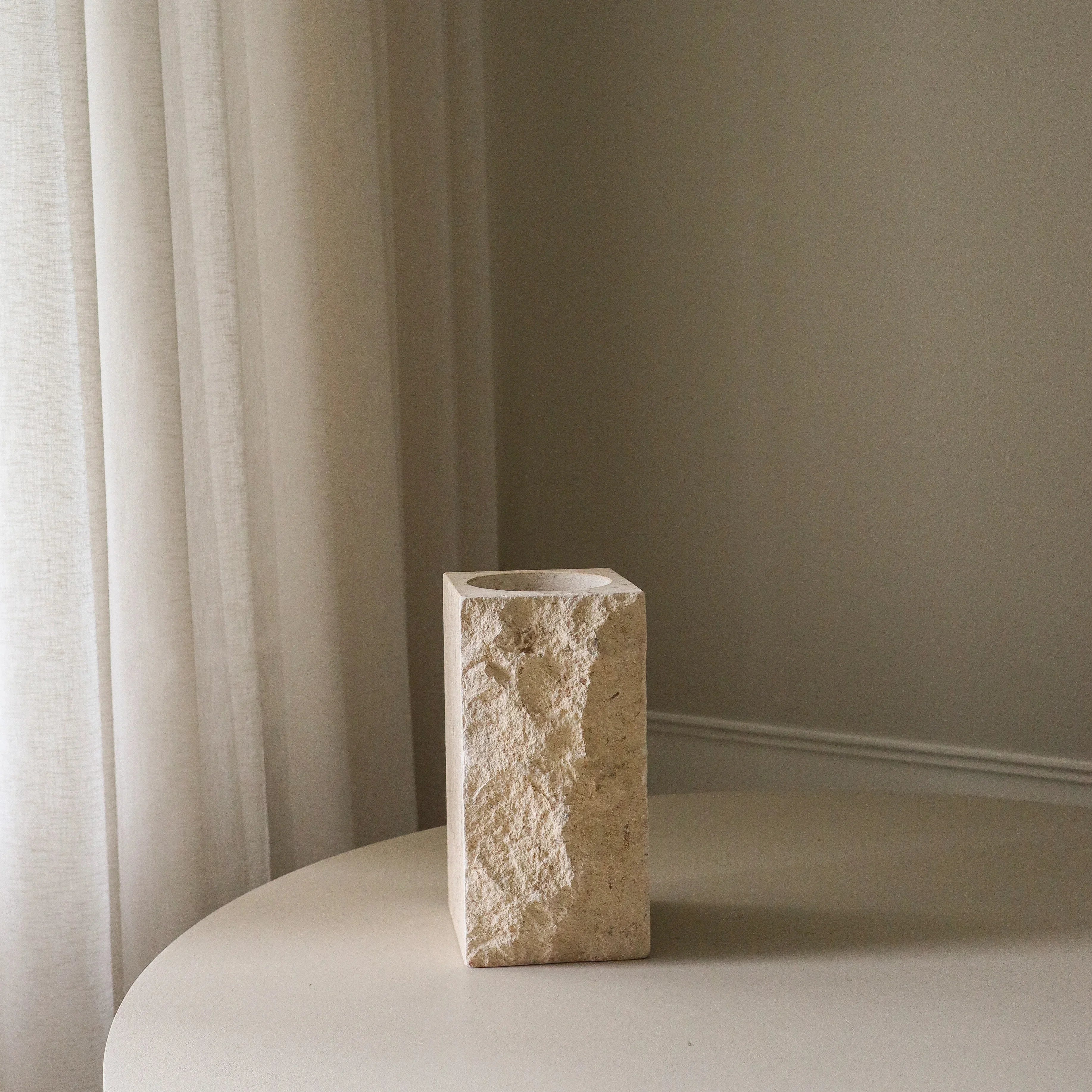 Large Limestone Edge Vase - design vaas in interieur setting