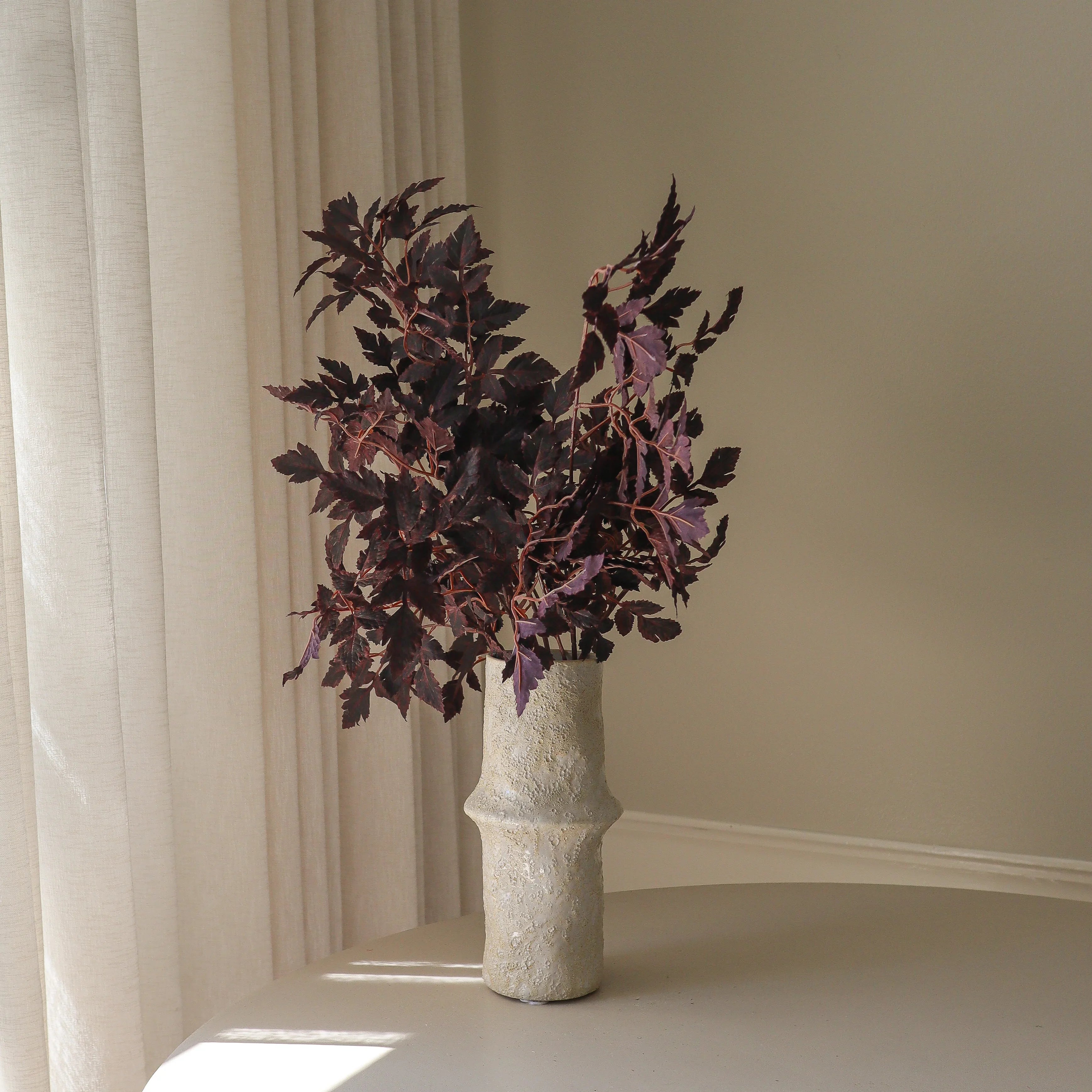 Burgundy Plum Leaves Bouquet - kunstbloemen boeket detailopname