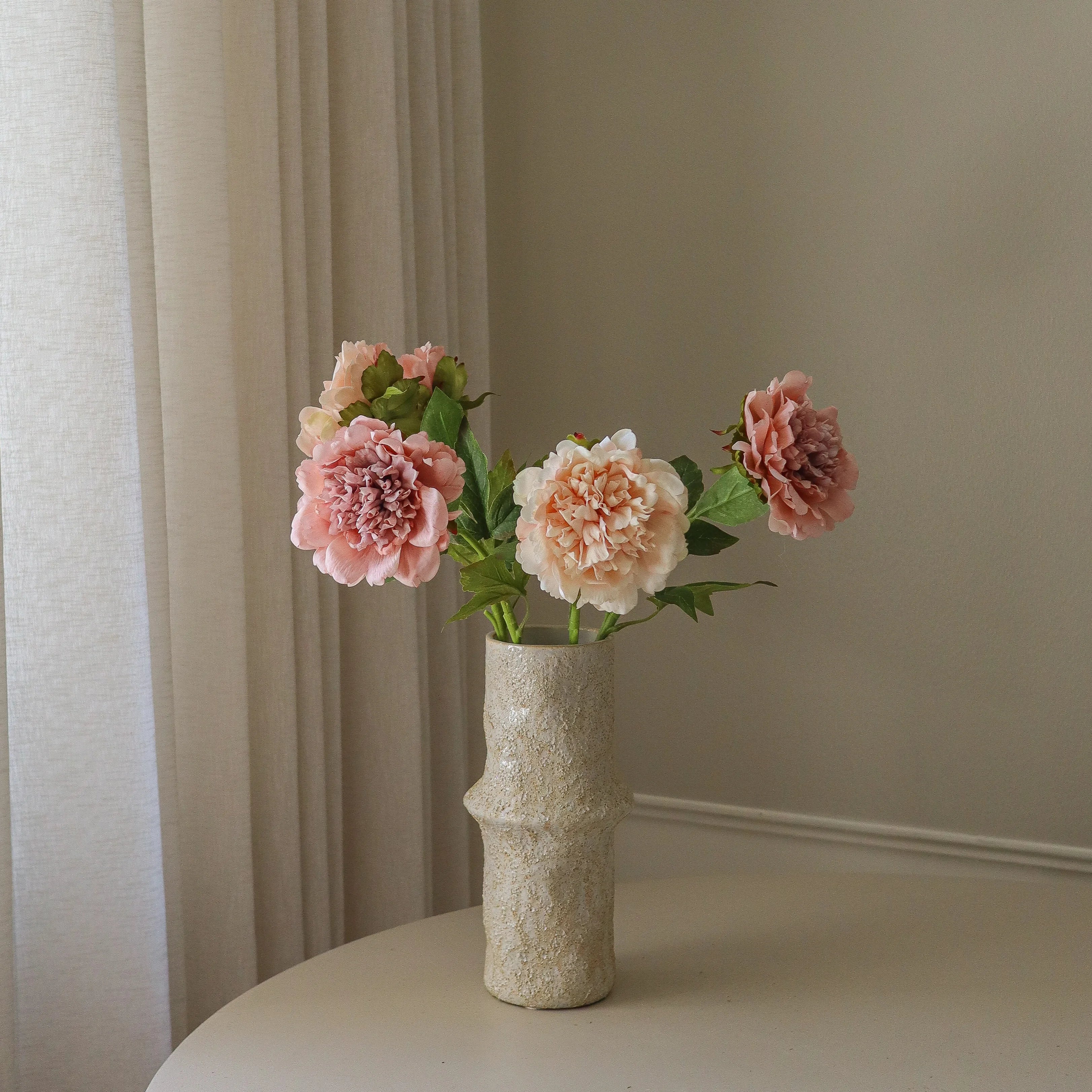 Dusty Peony Bouquet - kunstbloemen boeket detailopname