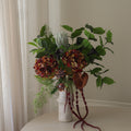 Noir Botanica Bouquet Met Large Earth
