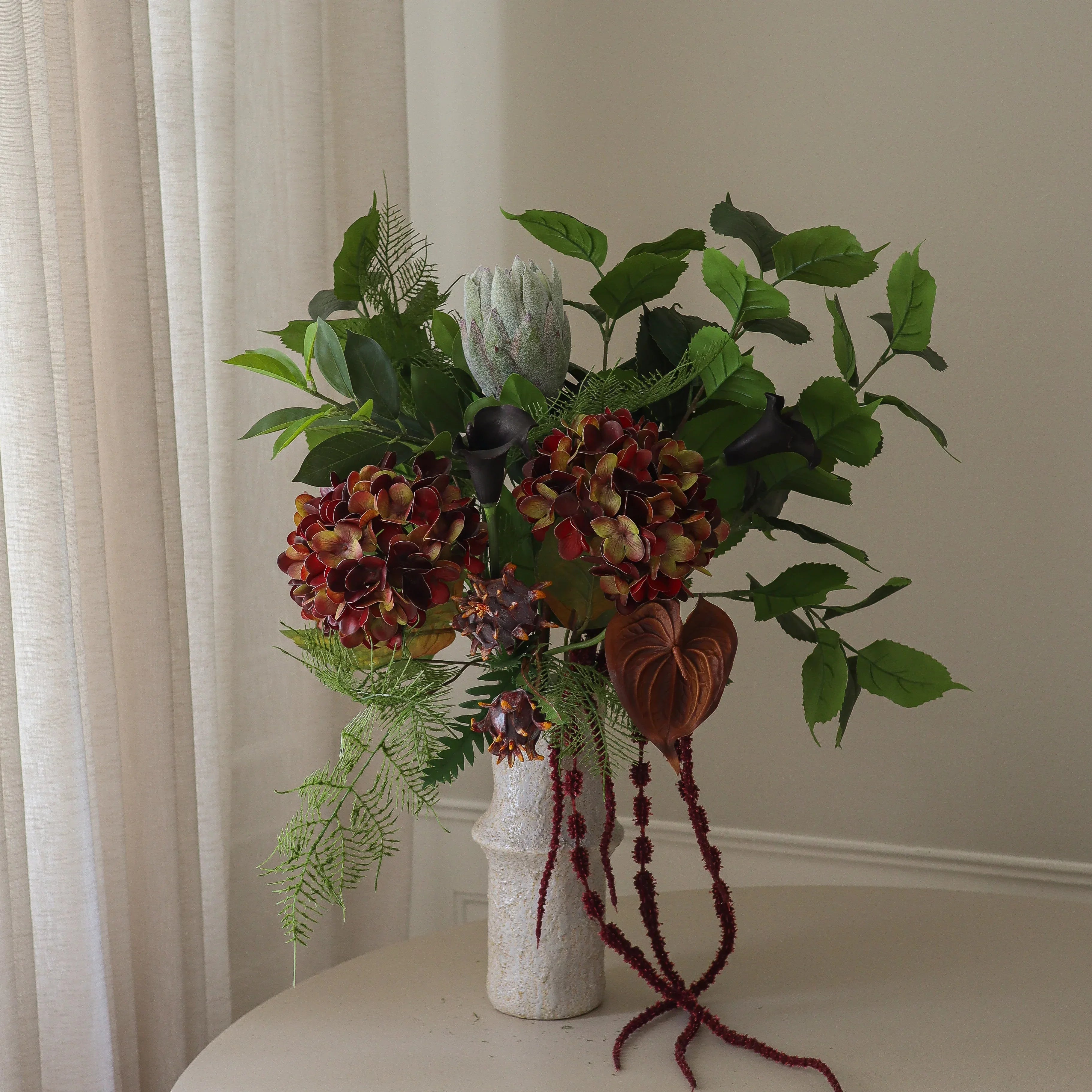 Noir Botanica Bouquet Met Large Earth