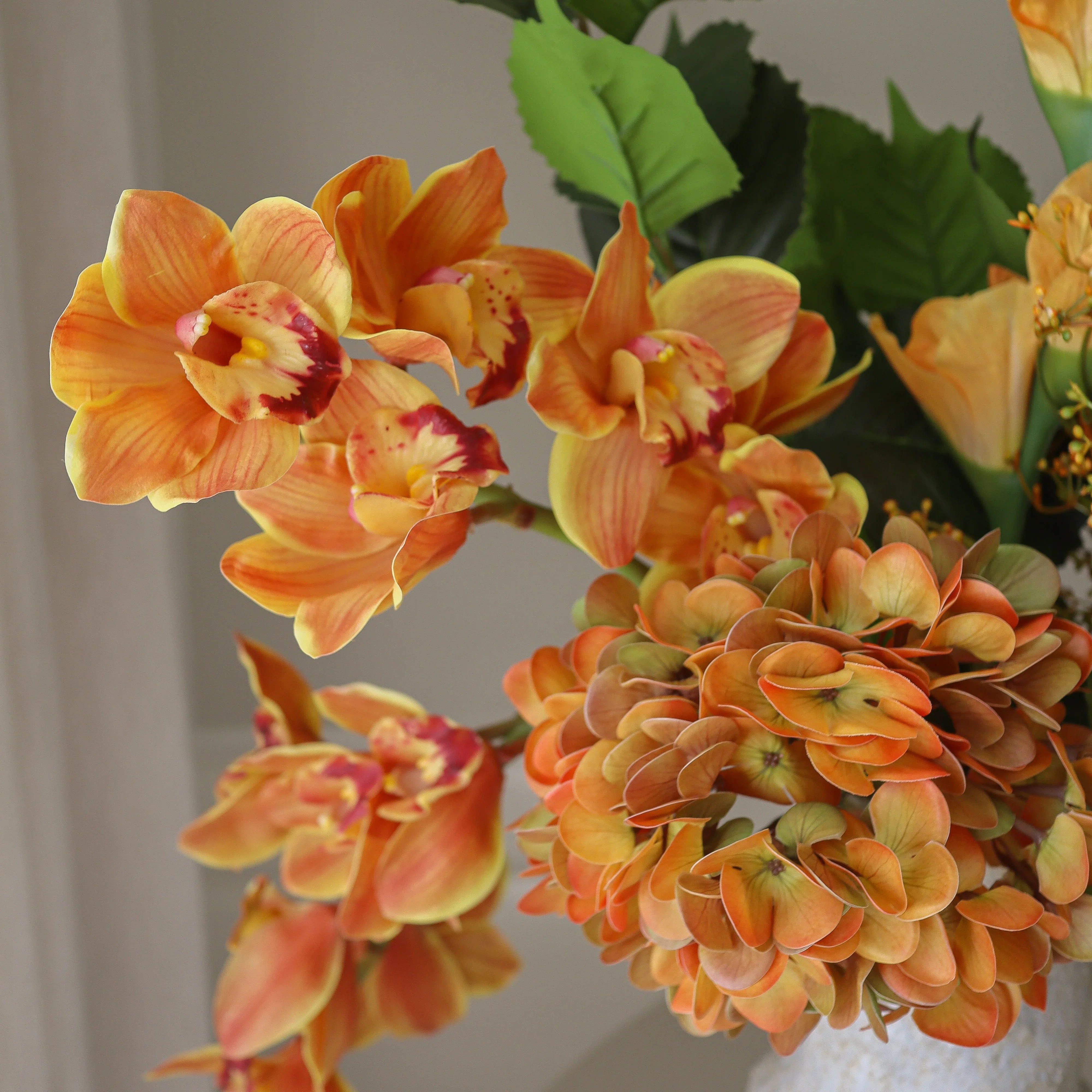 The Orangery Bouquet - kunstbloemen boeket in interieur setting