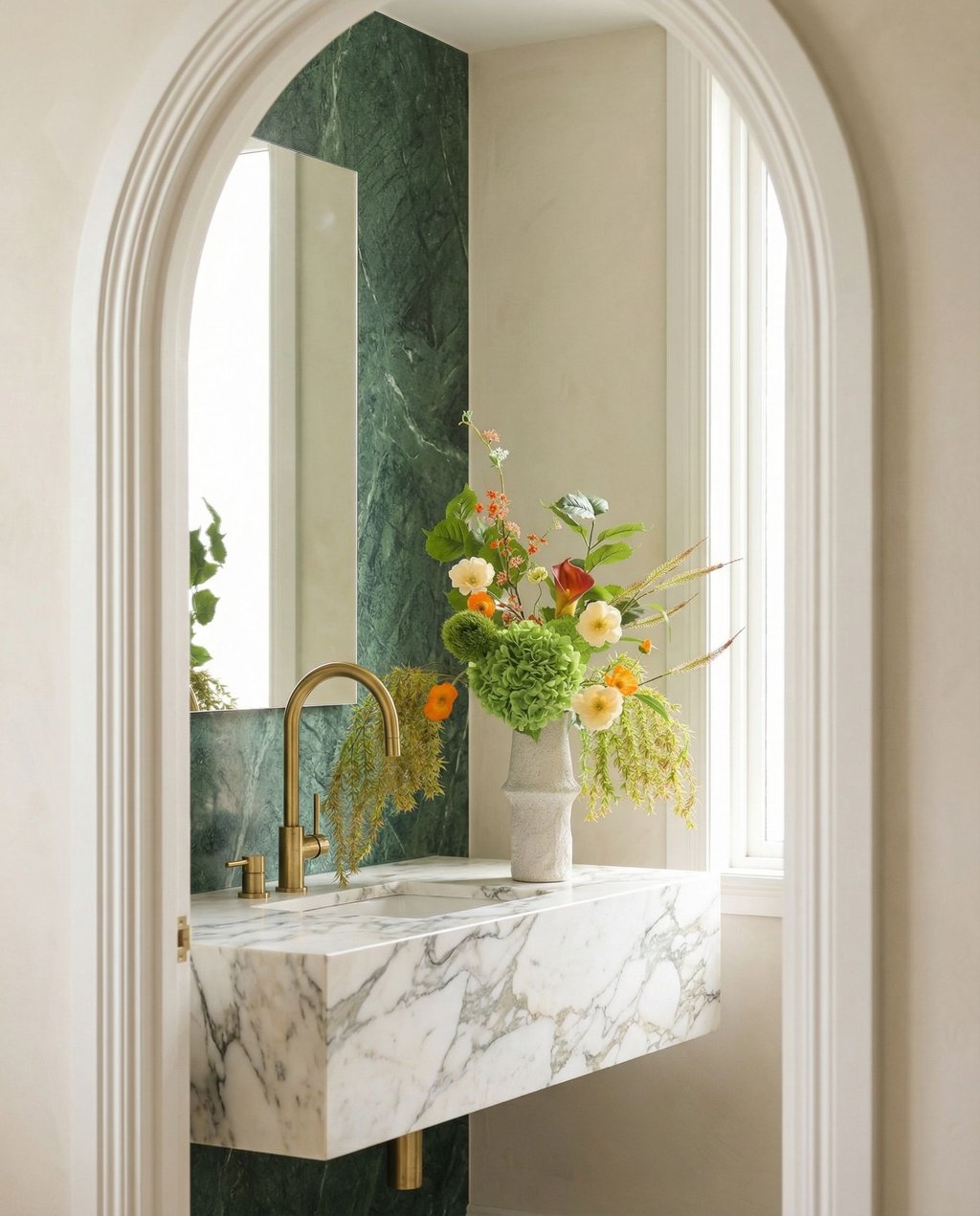 Verdant Whisper met vaas — kunstbloemen bundel van Botane, detailfoto 3