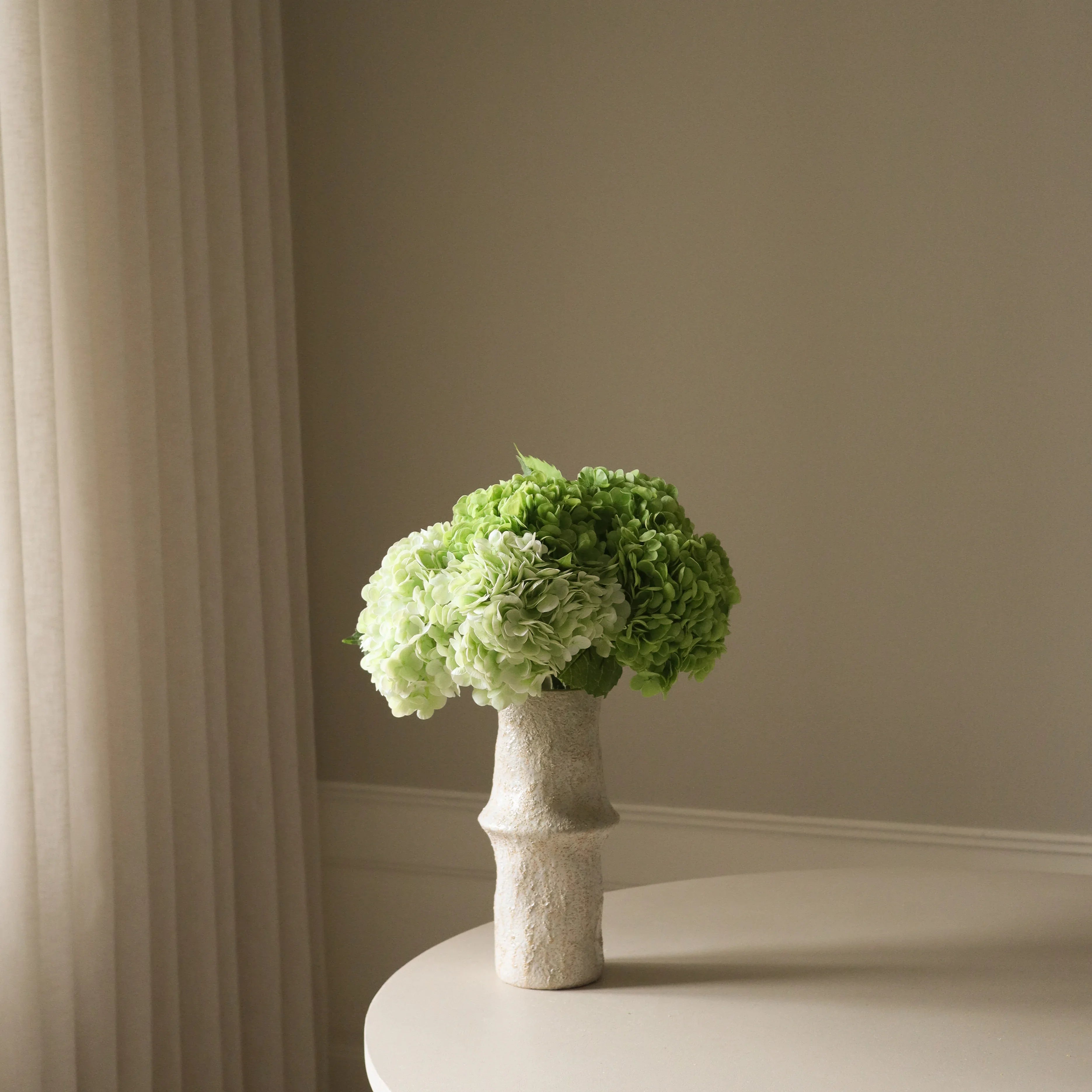 Green Hydrangea Bouquet — kunstbloemen boeket van Botane