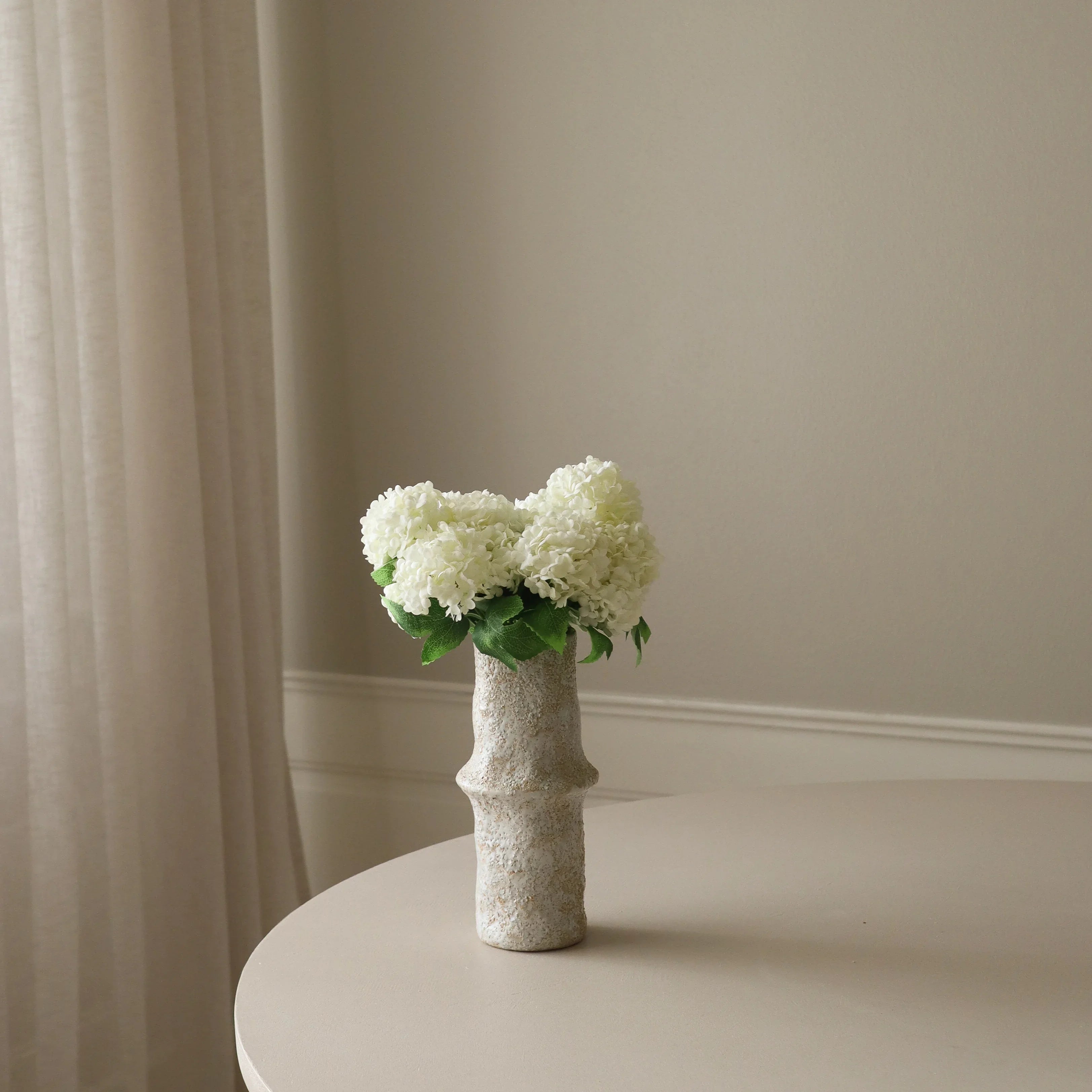 White Mini Snowball Hydrangea Bouquet — kunstbloemen boeket van Botane