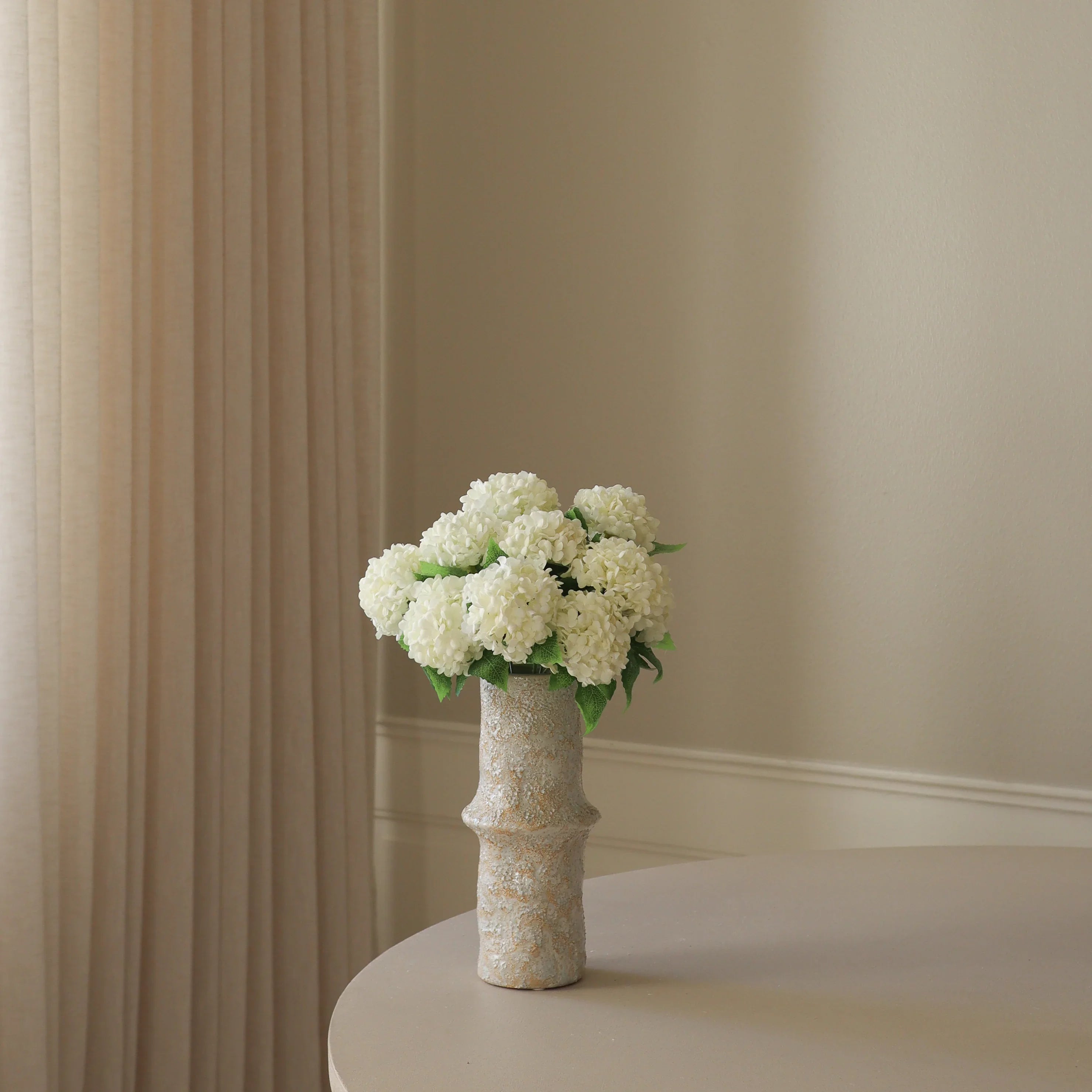 White Mini Snowball Hydrangea Bouquet — kunstbloemen boeket van Botane, detailfoto 3