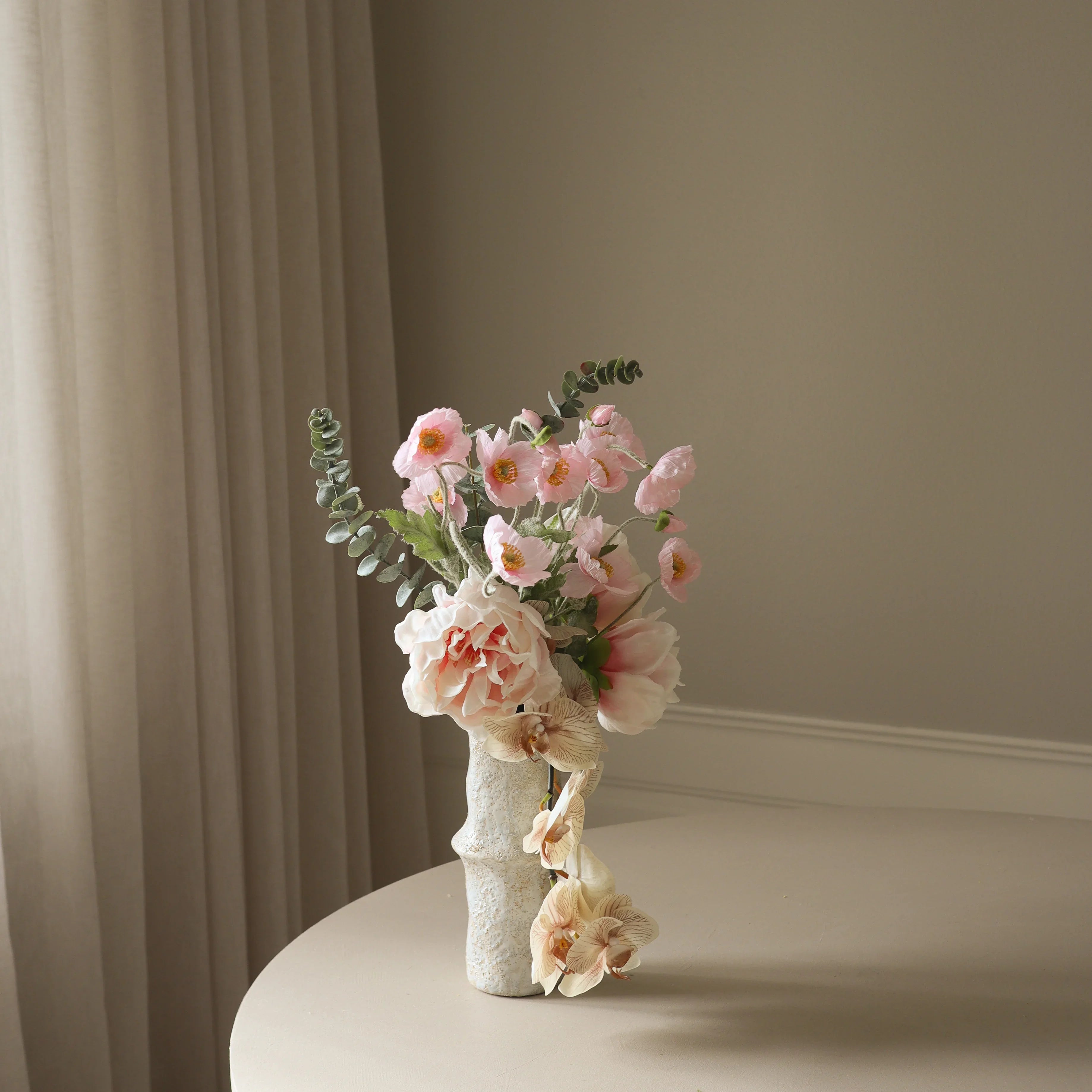 Petal Cascade — kunstbloemen boeket van Botane, detailfoto 3