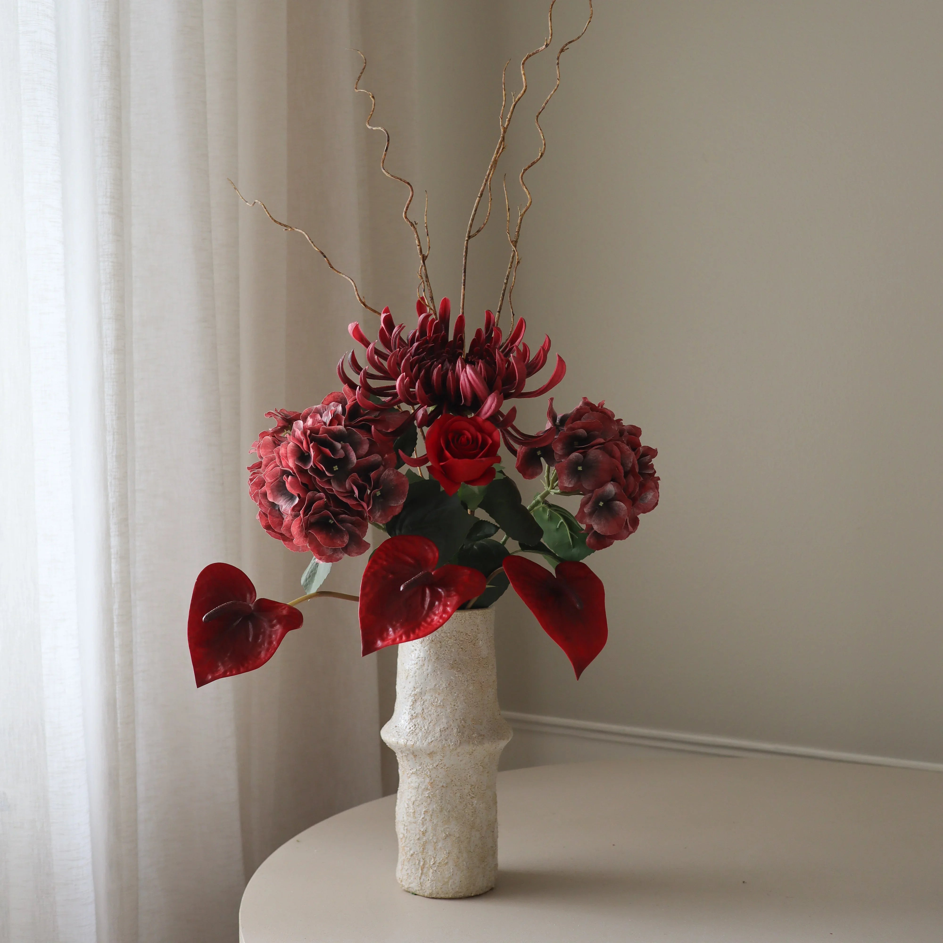 Poised Red — kunstbloemen boeket van Botane