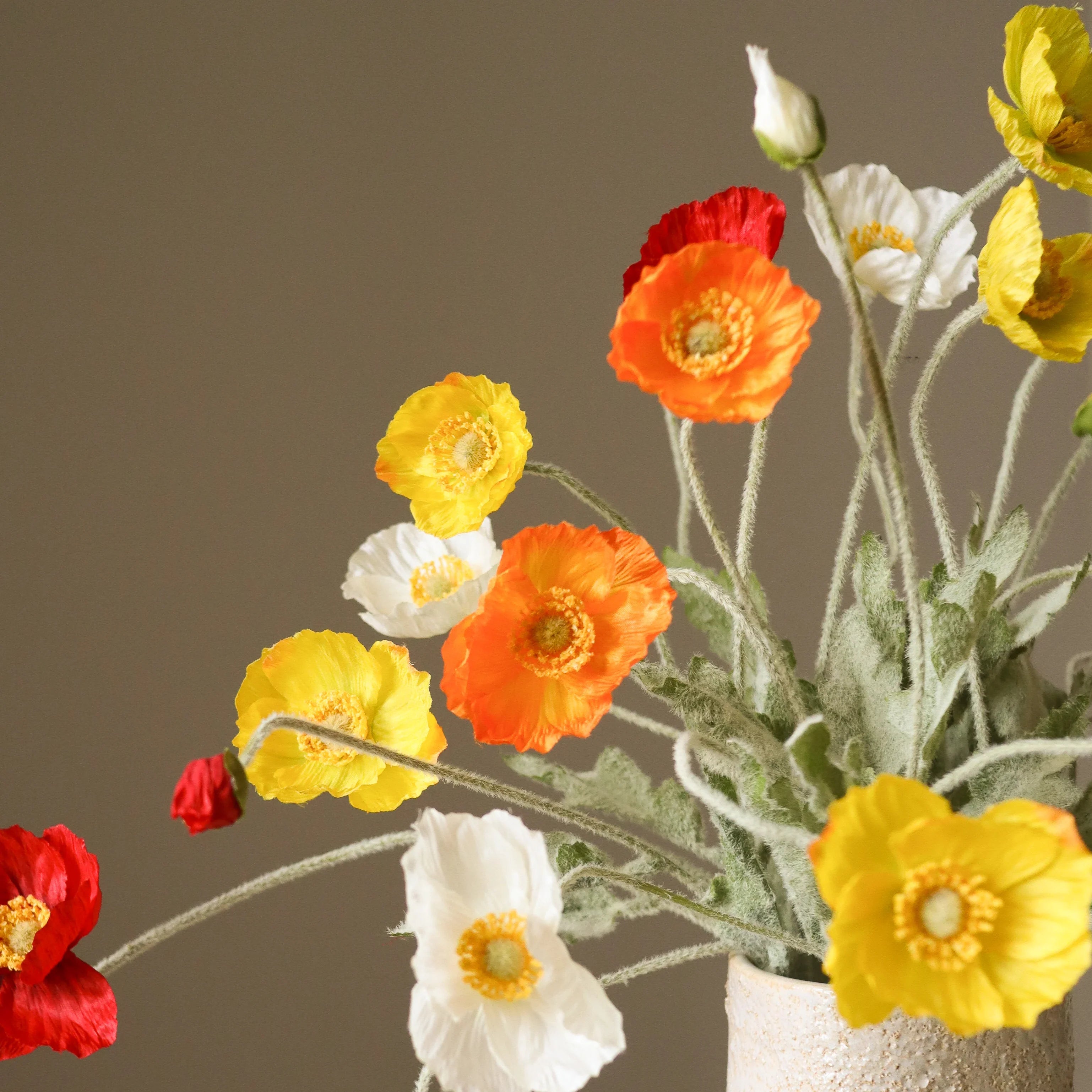 Poppy Fields — kunstbloemen boeket van Botane, detailfoto 2