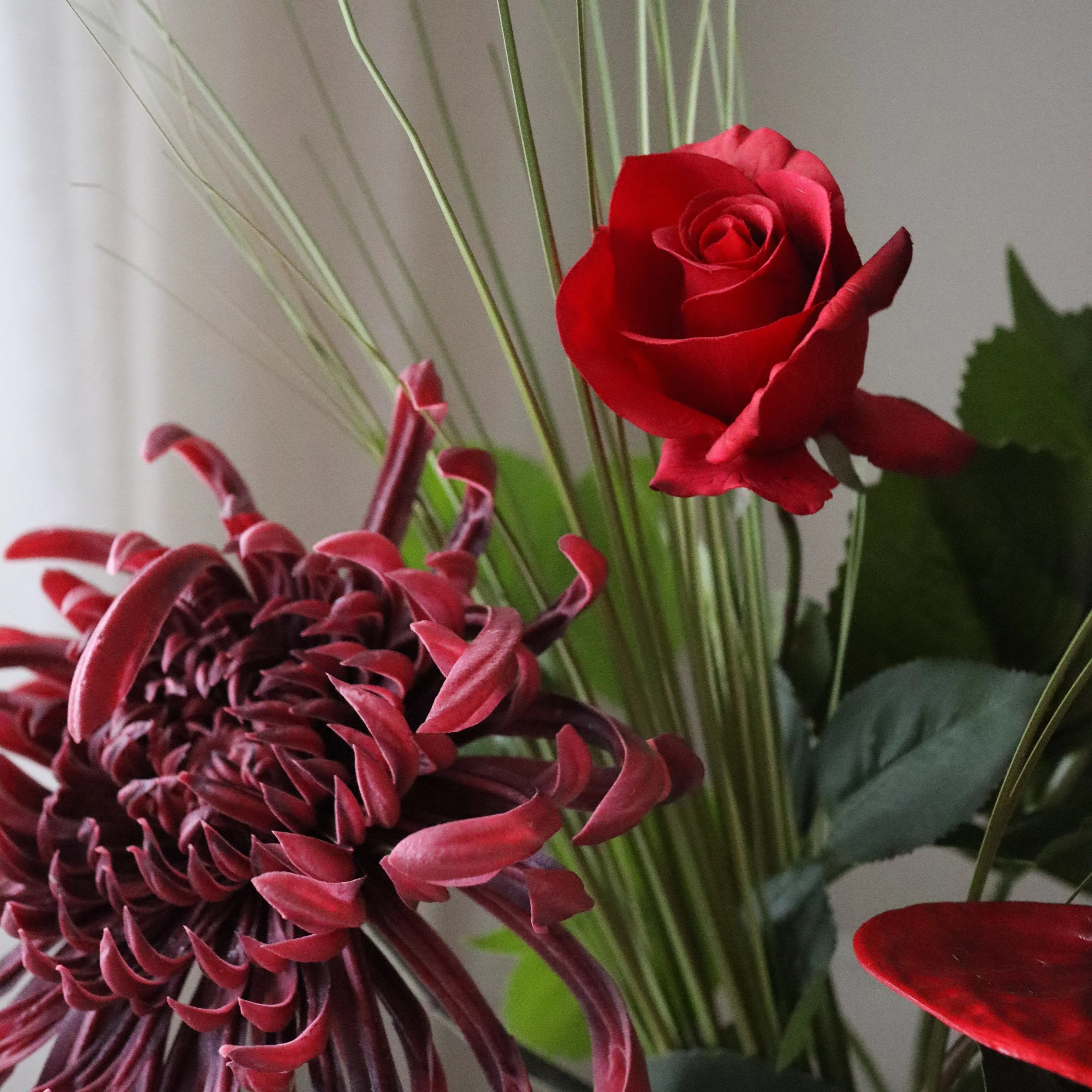 Soft Tension — kunstbloemen boeket van Botane, detailfoto 2
