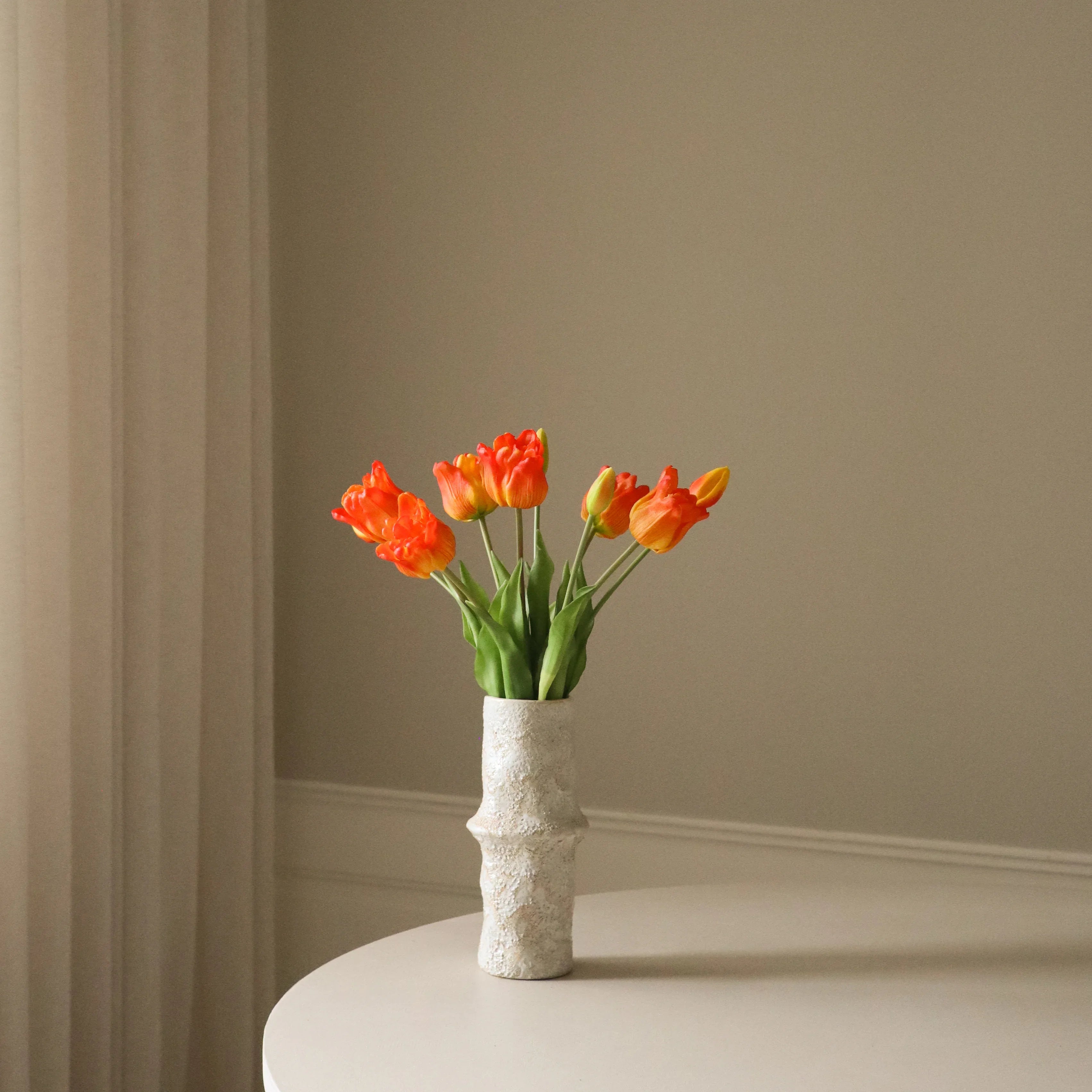 Orange Triumph Tulip Bouquet — kunstbloemen boeket van Botane, detailfoto 3