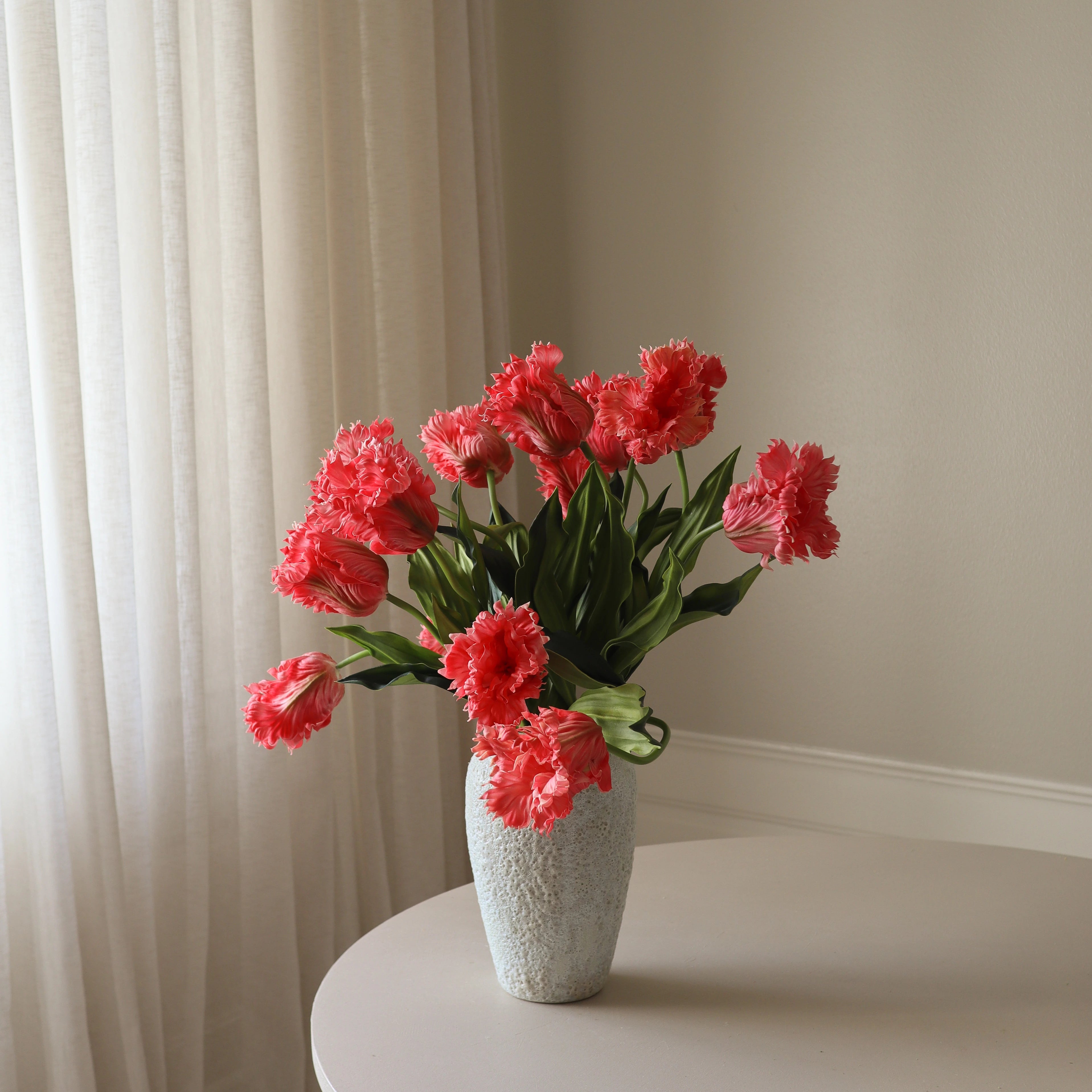 Red Parrot Tulips Bouquet — kunstbloemen boeket van Botane, detailfoto 2