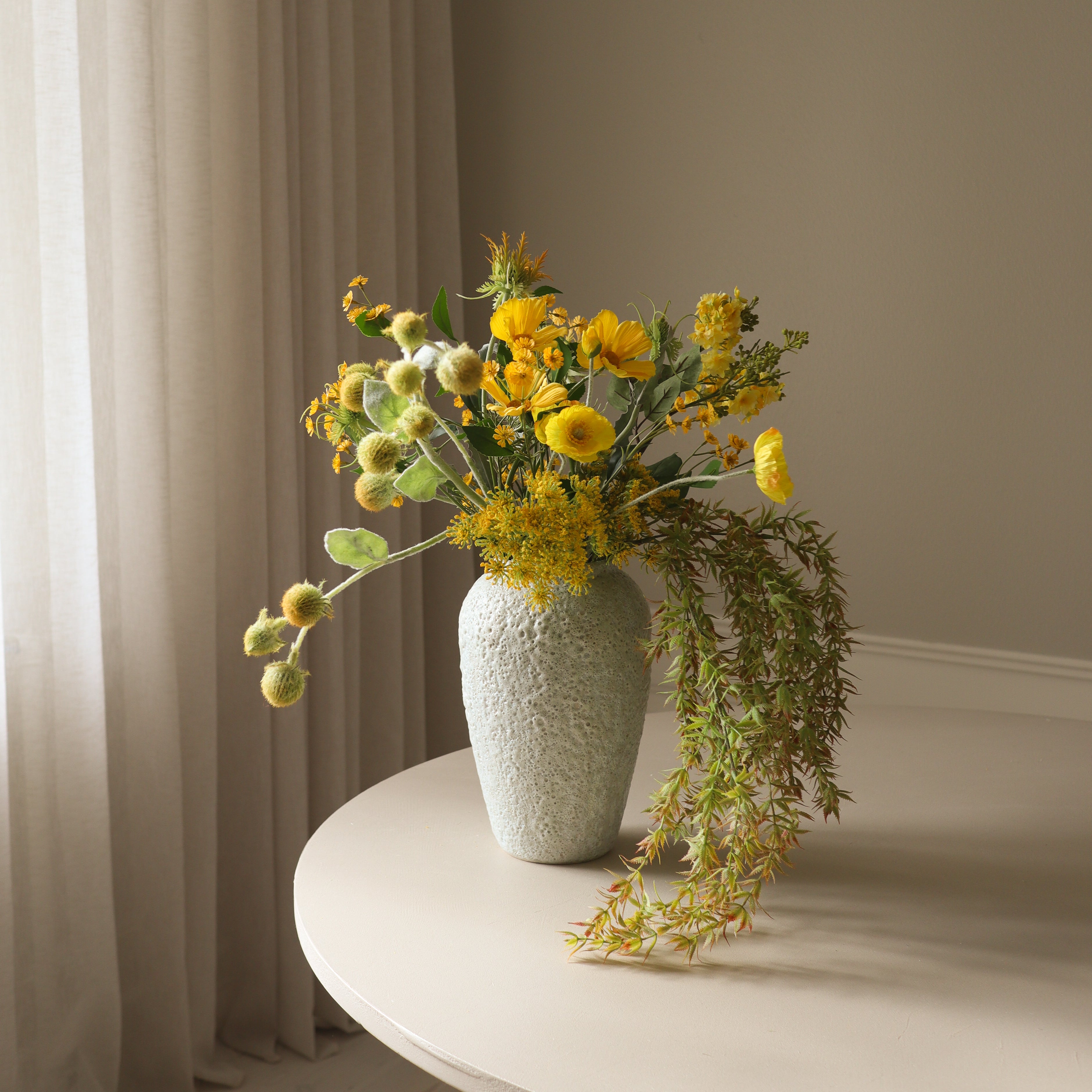 Echoes of Spring — kunstbloemen boeket van Botane, detailfoto 2