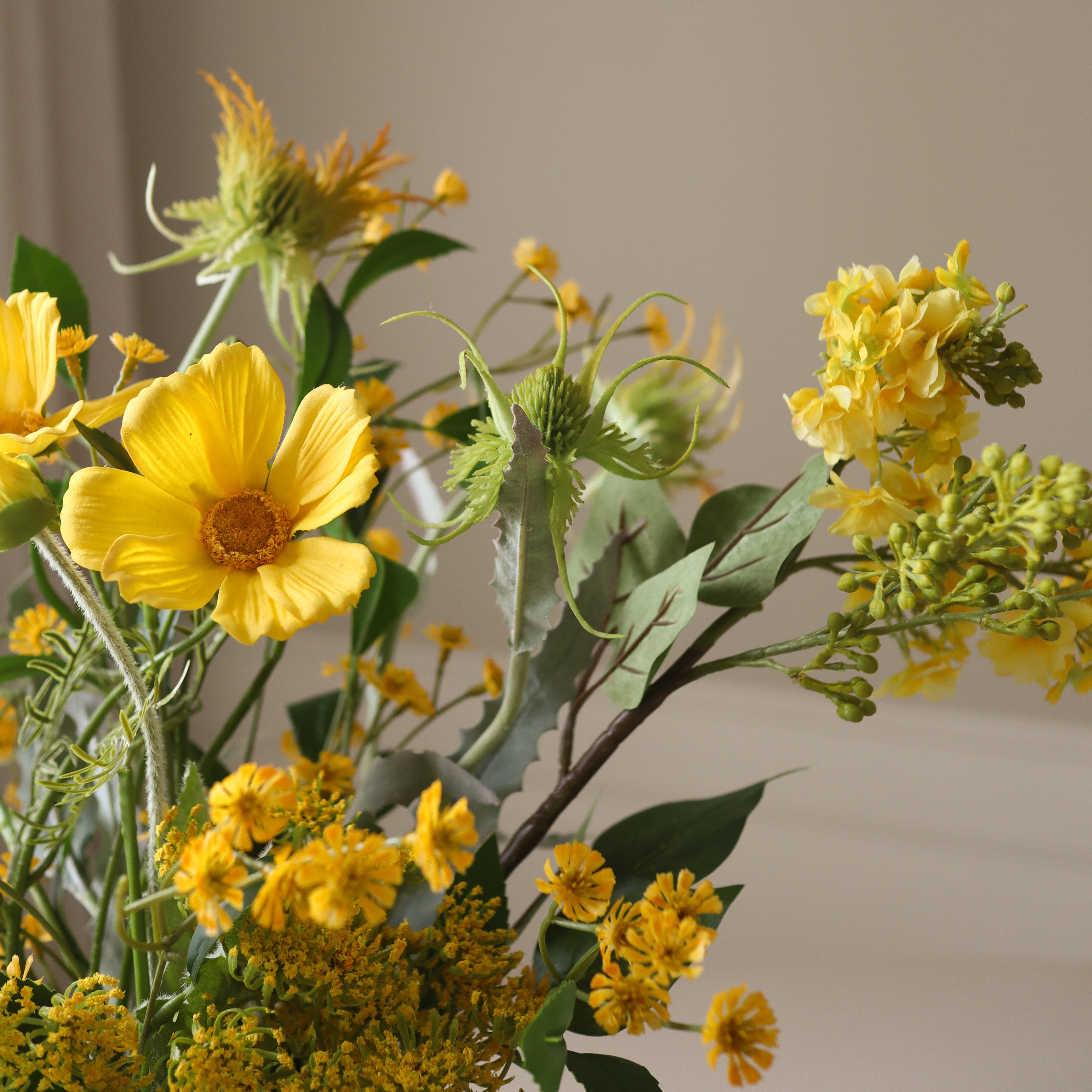 Echoes of Spring — kunstbloemen boeket van Botane, detailfoto 3