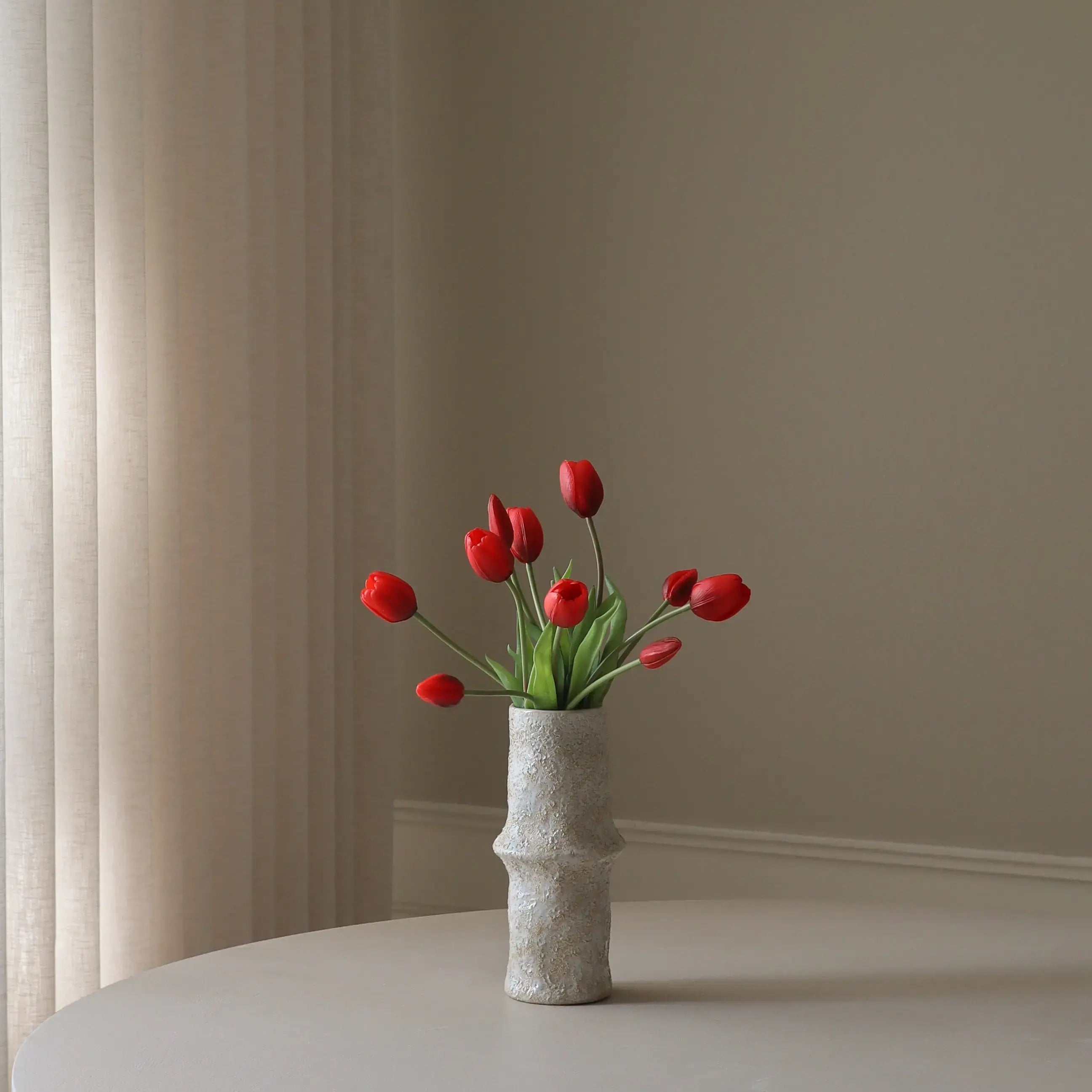 Red Tulip Bouquet — kunstbloemen boeket van Botane
