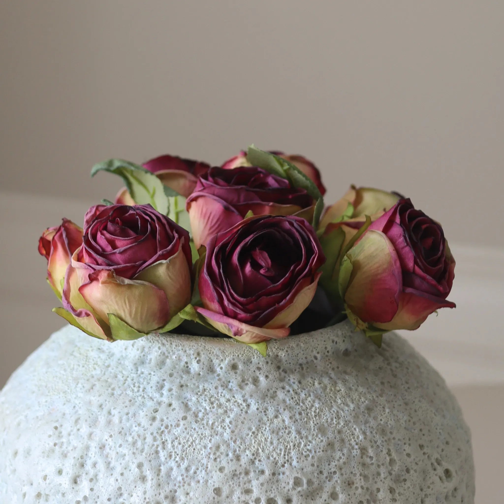 Red Mini Roses Bundle — kunstbloemen boeket van Botane, detailfoto 2