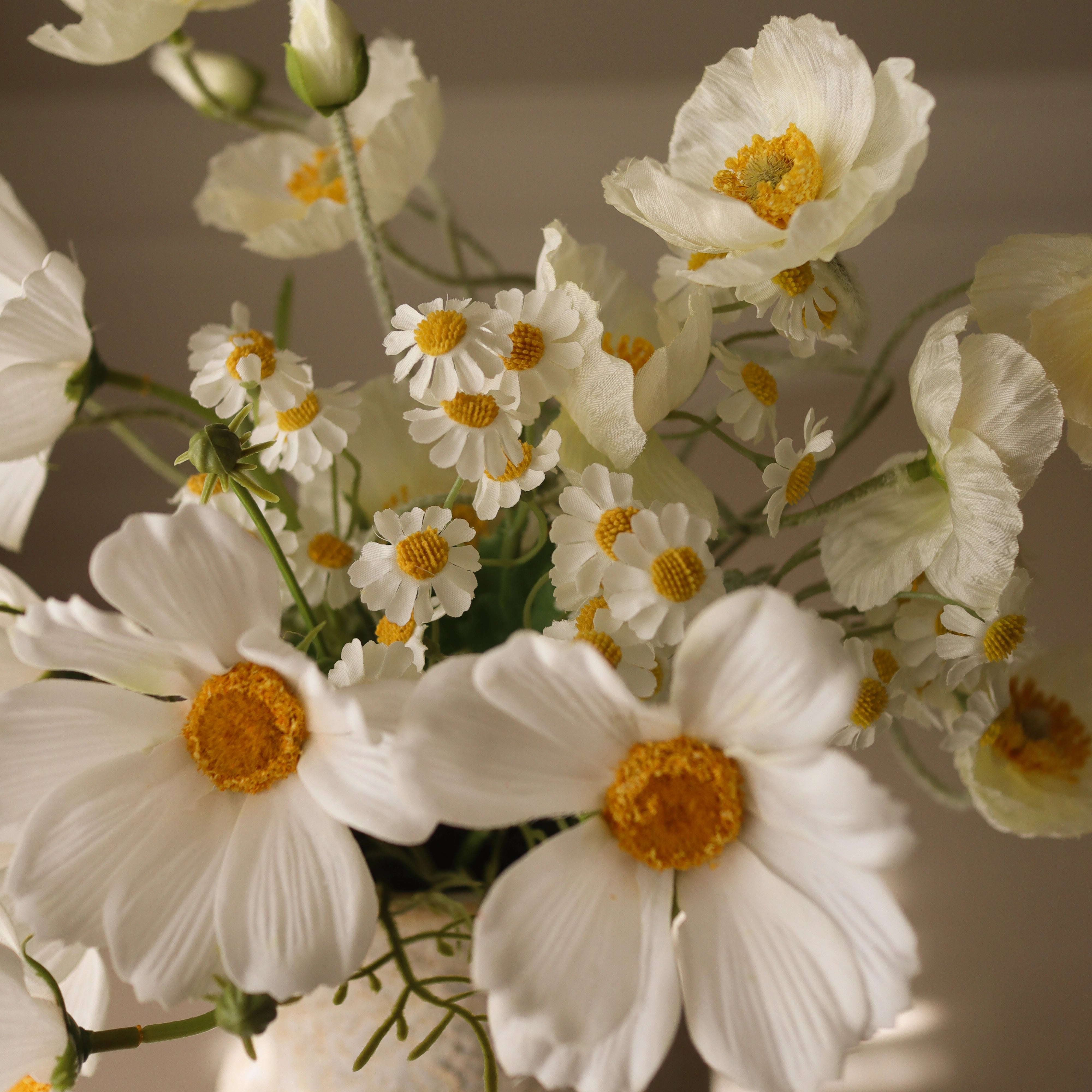 Pop Of Daisy — kunstbloemen boeket van Botane, detailfoto 2
