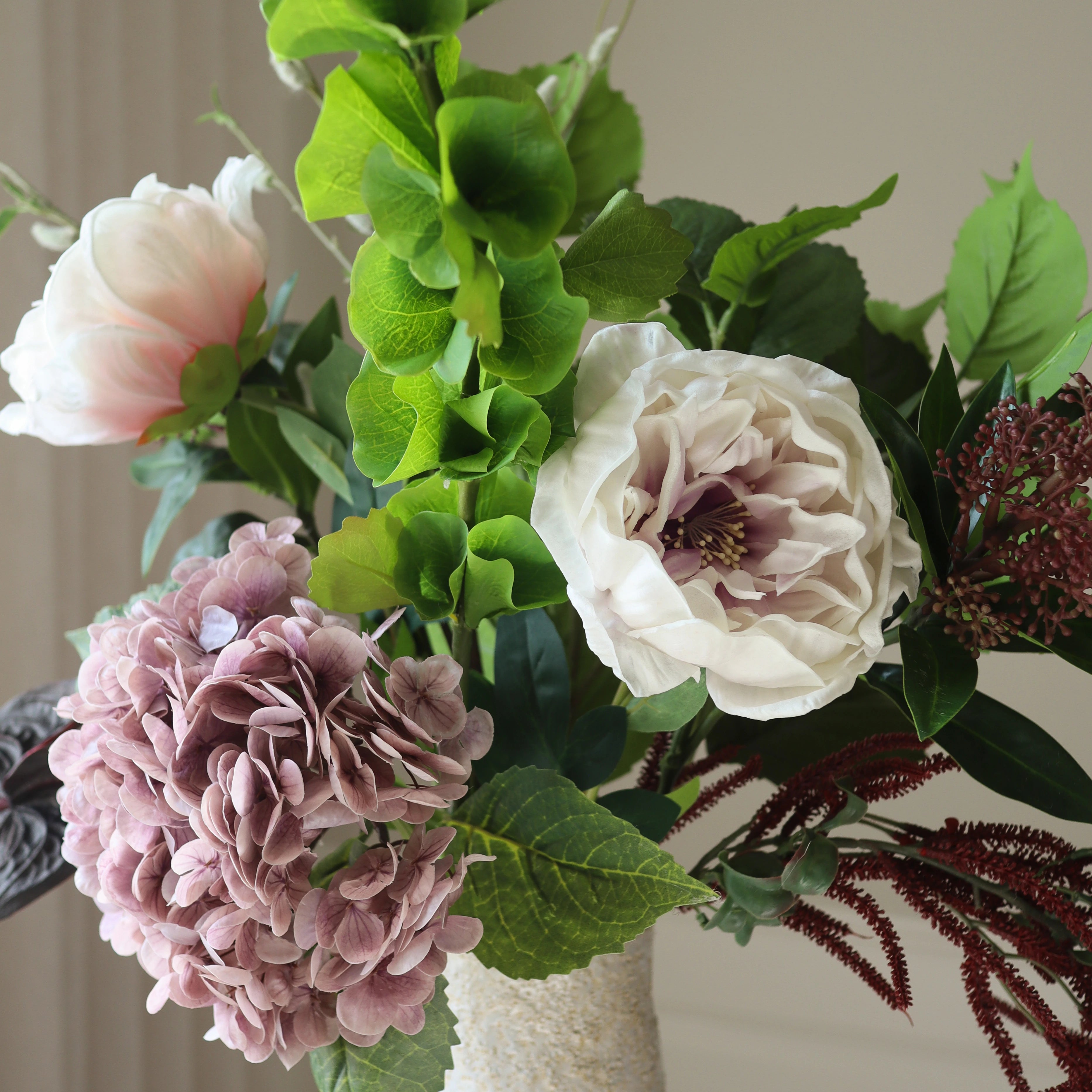 Grape Compote — kunstbloemen boeket van Botane, detailfoto 2