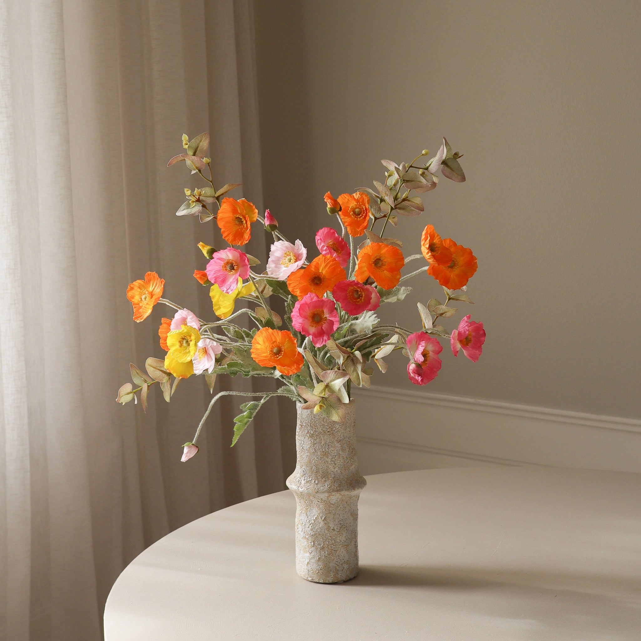 Poppy Spritz met vaas — kunstbloemen bundel van Botane