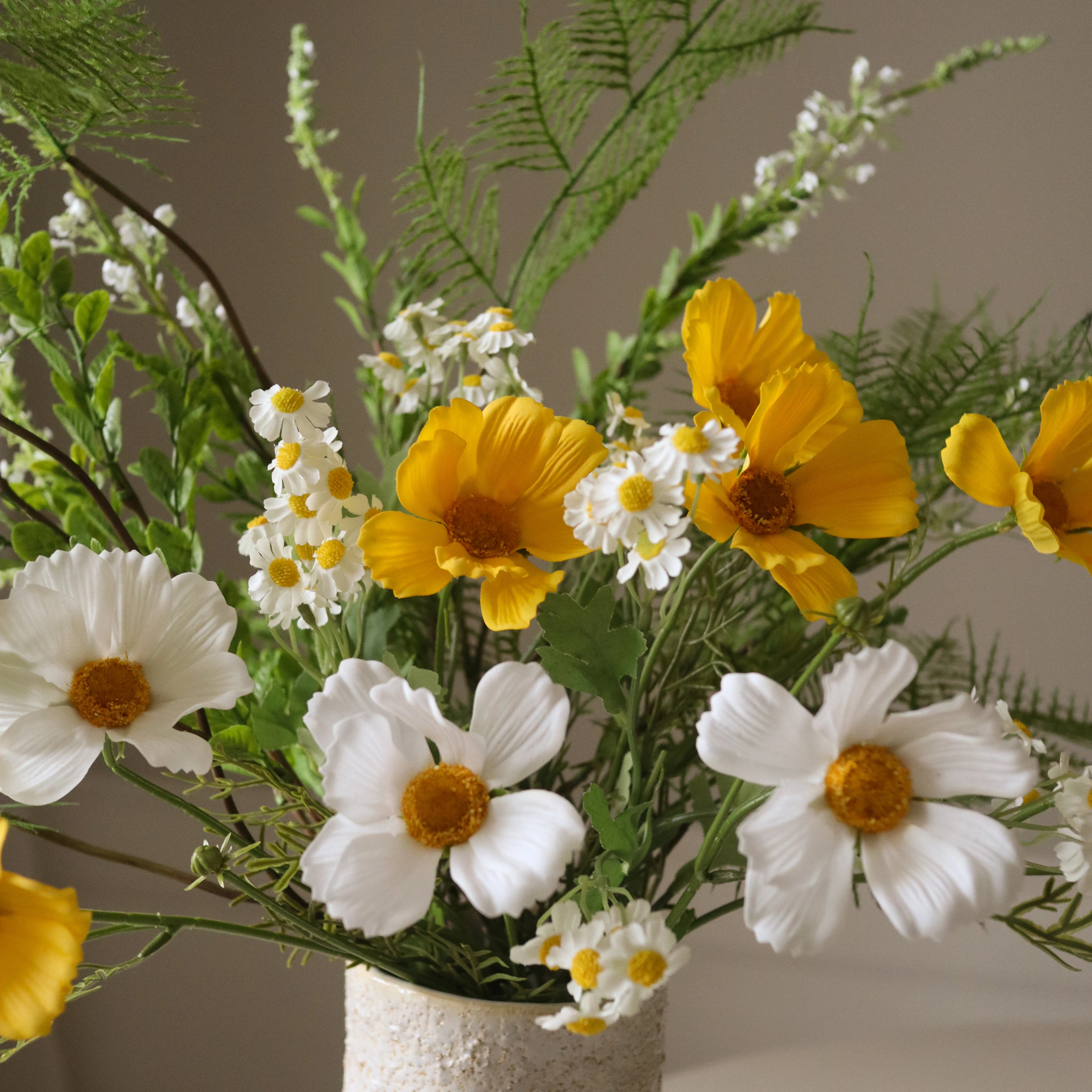 Spring Essential — kunstbloemen boeket van Botane, detailfoto 2