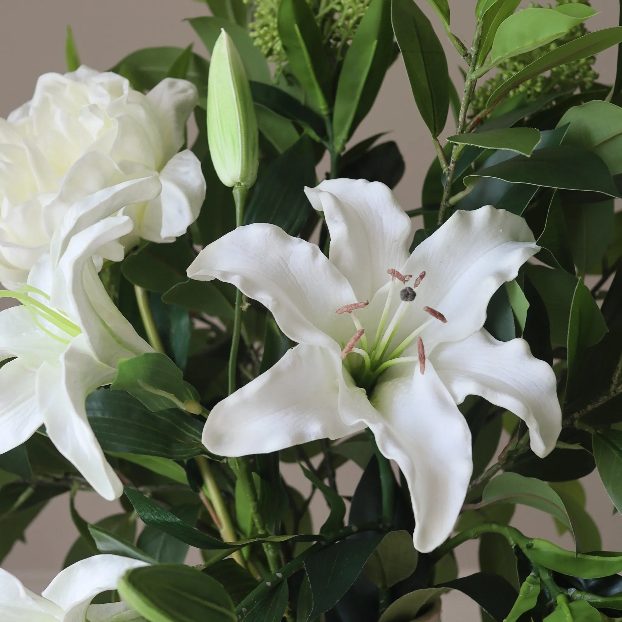 Green Harmony — kunstbloemen boeket van Botane, detailfoto 2