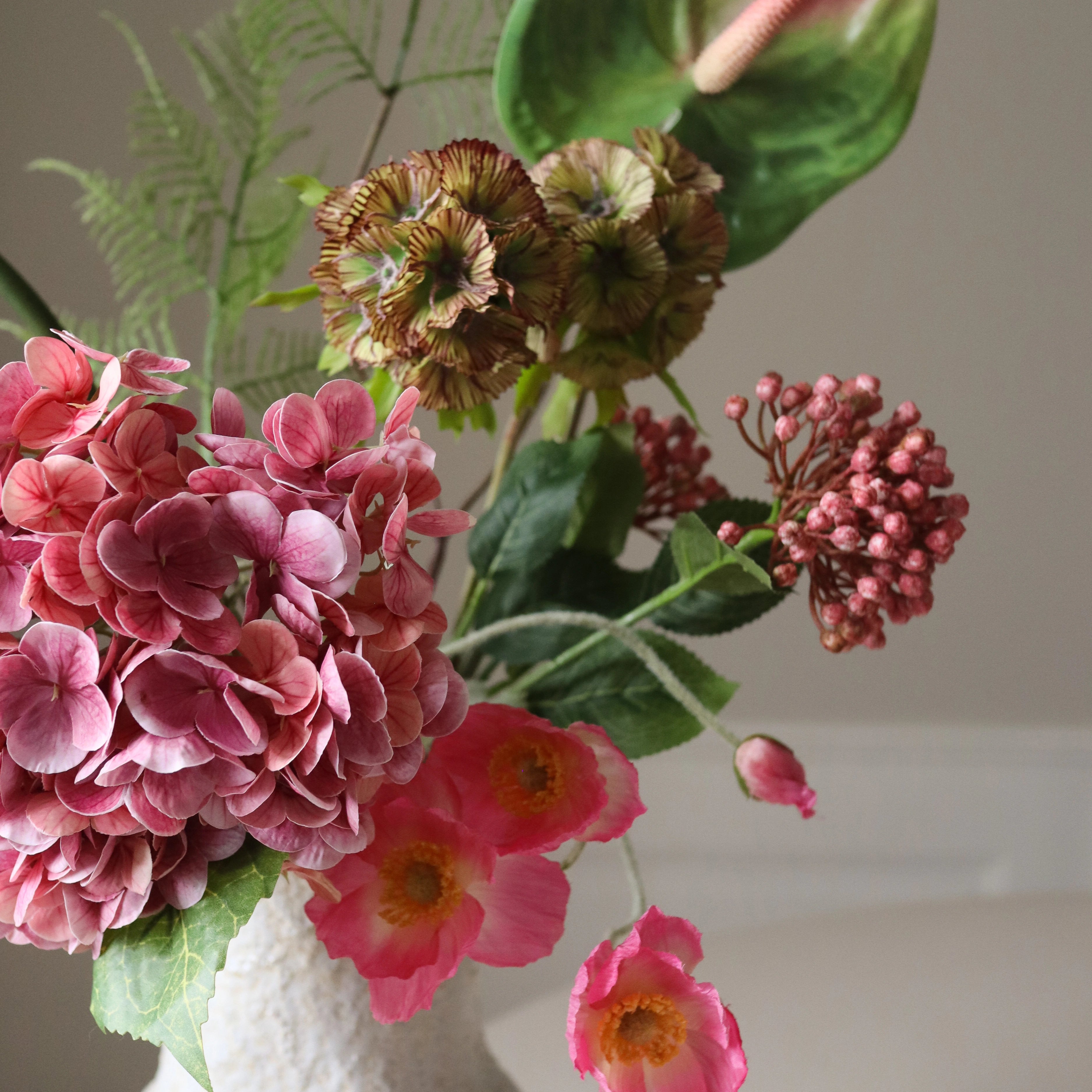 Coquette — kunstbloemen boeket van Botane, detailfoto 2