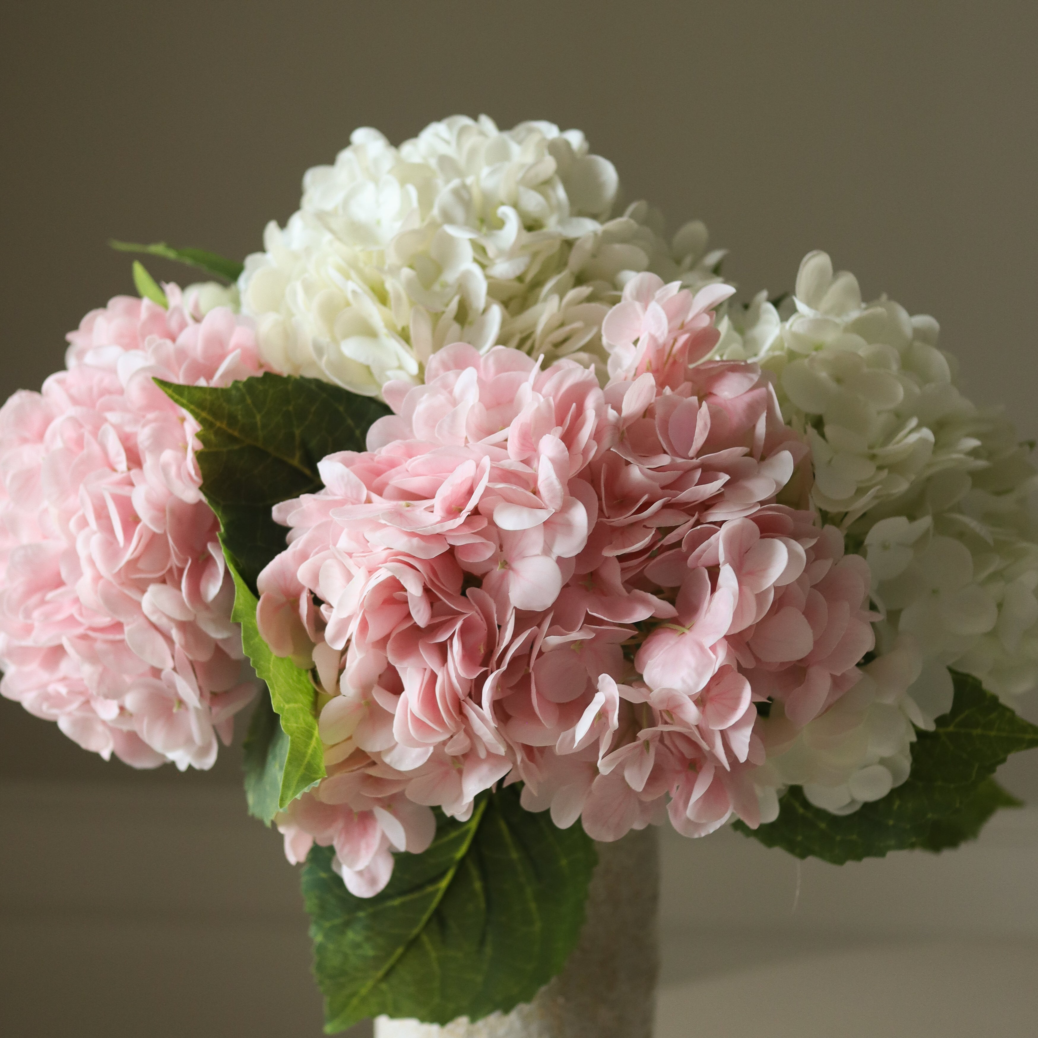 Light Pink Hydrangea Bouquet - kunstbloemen boeket detailopname