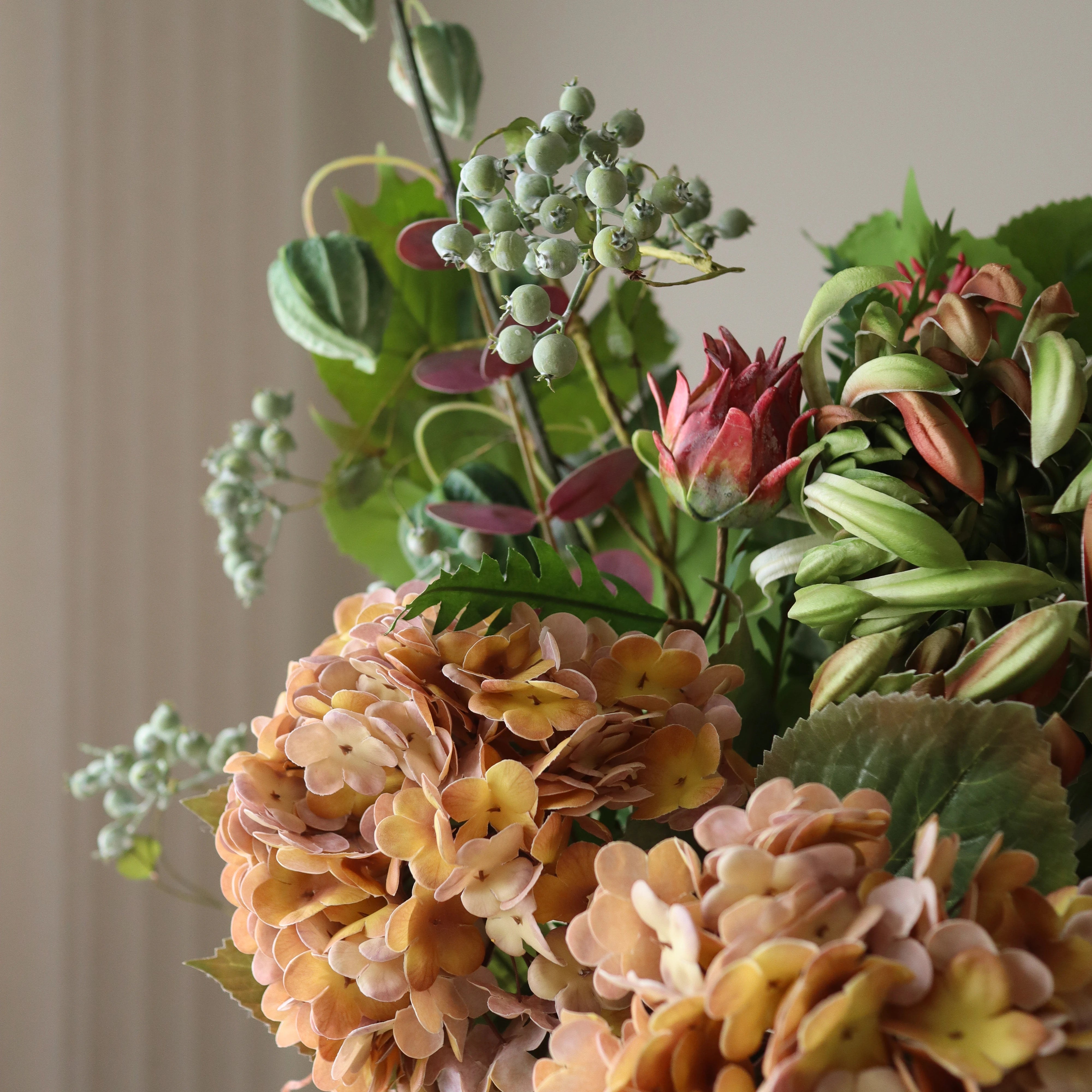 Spiced Cider — kunstbloemen boeket van Botane, detailfoto 2