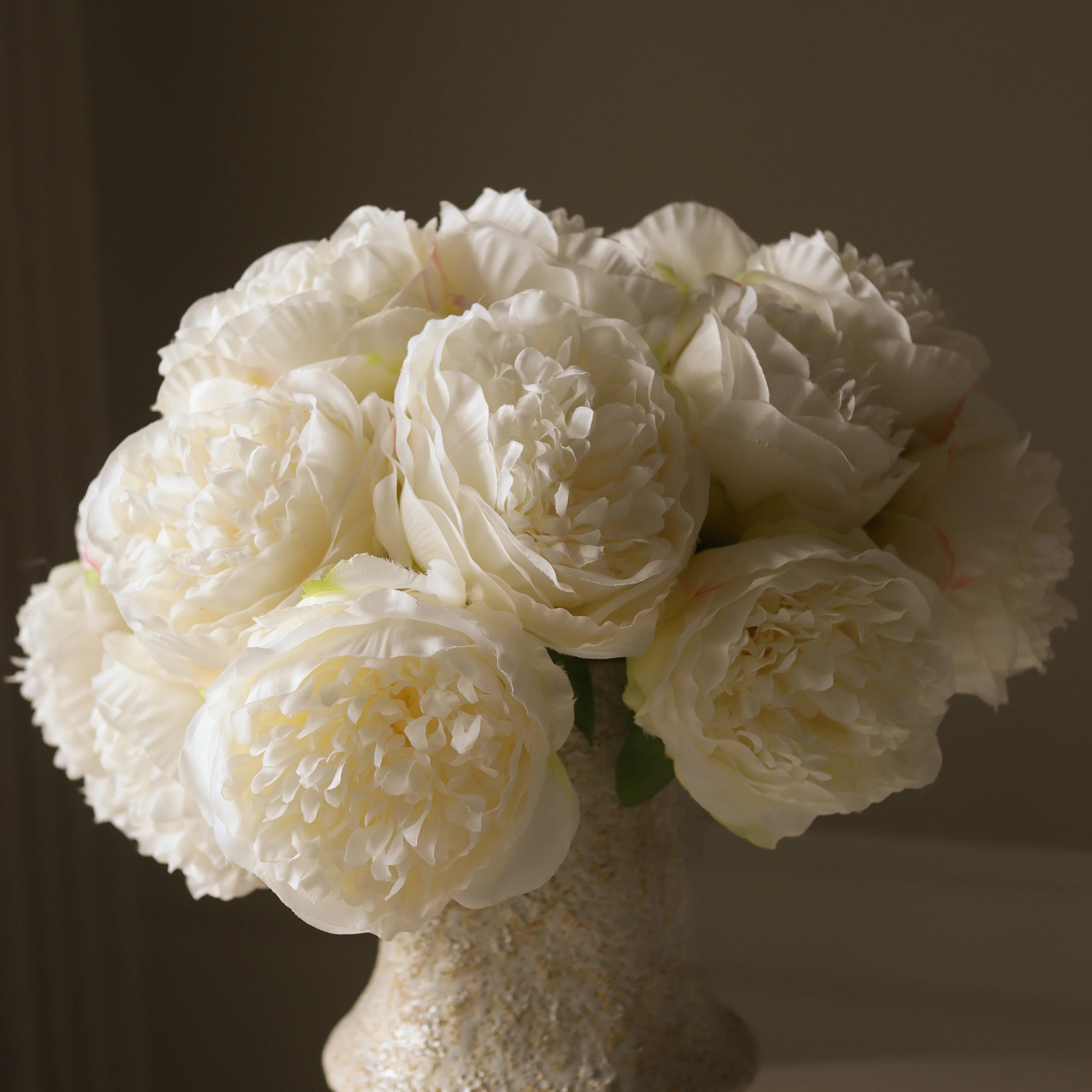 Grand Mini Peony Bouquet — kunstbloemen boeket van Botane, detailfoto 2
