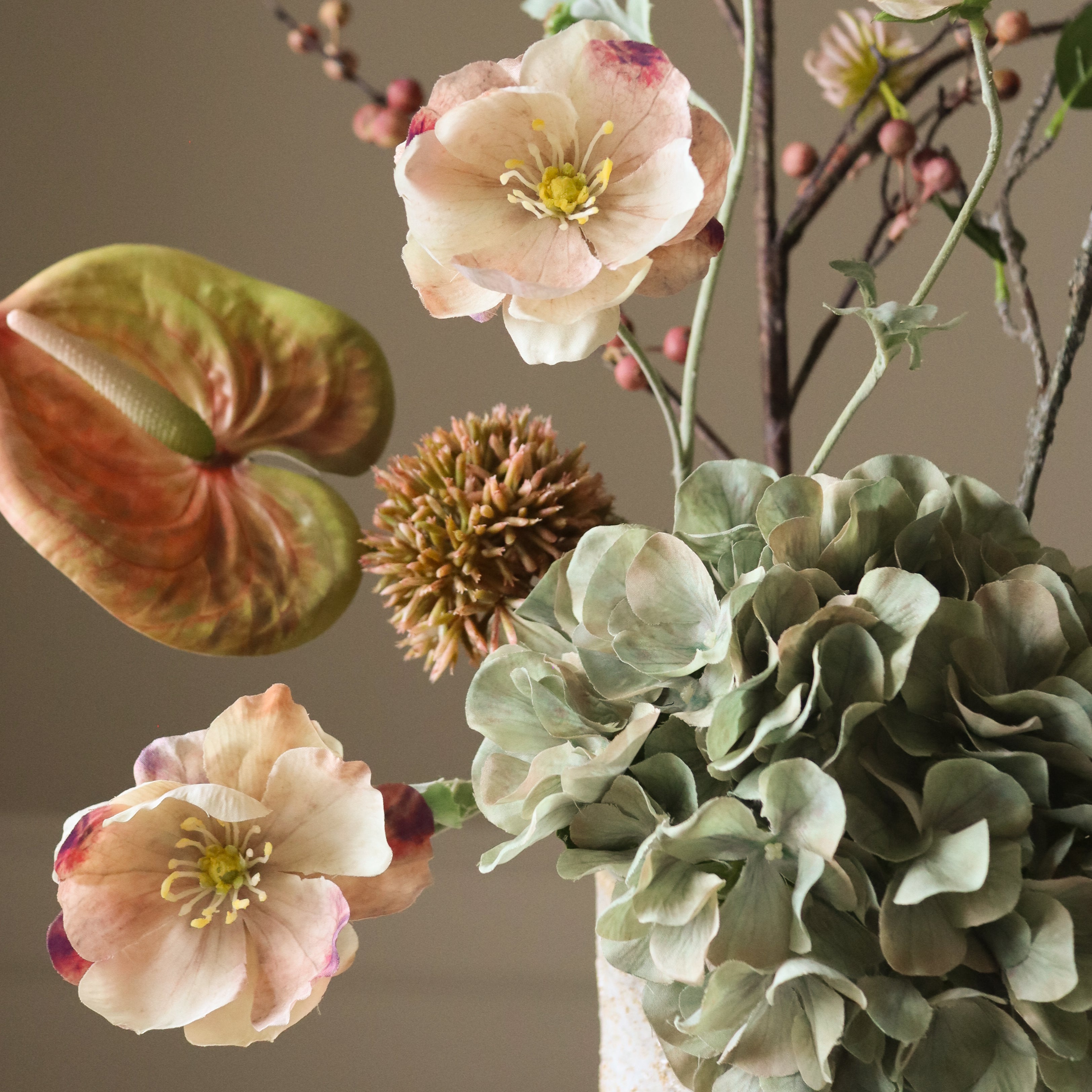 Blush Grove — kunstbloemen boeket van Botane, detailfoto 2