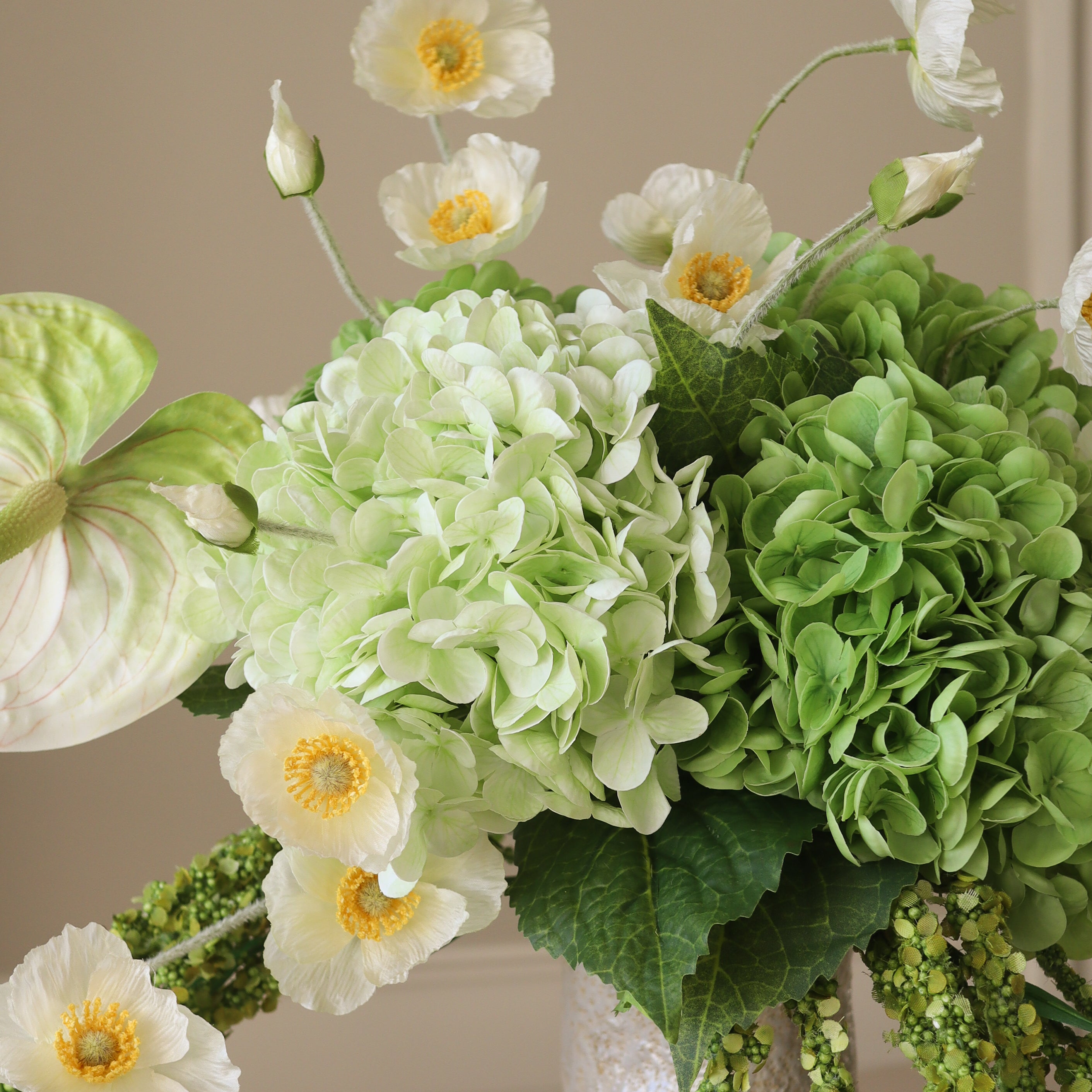 Verdant Grace — kunstbloemen boeket van Botane, detailfoto 2