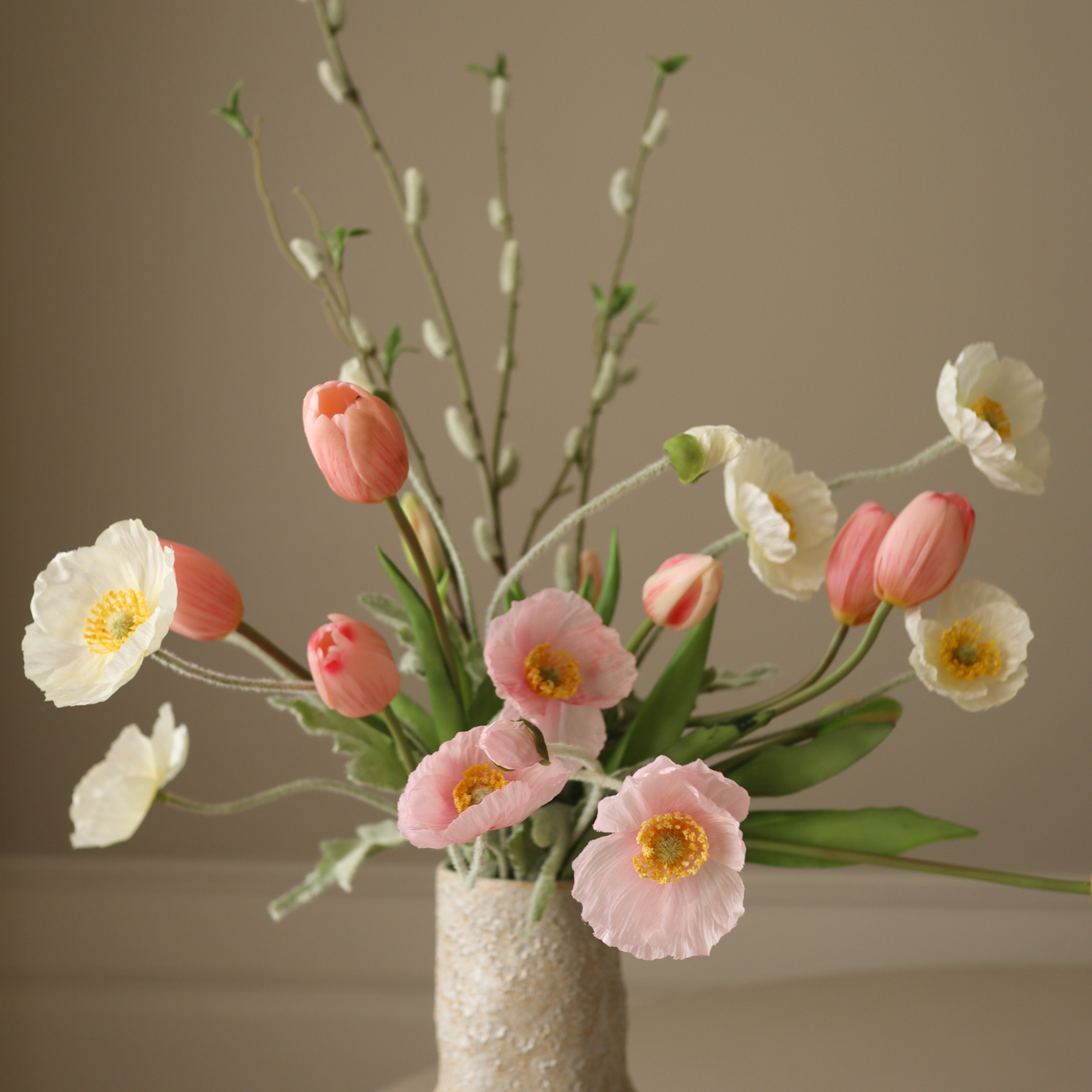 Spring Awakening — kunstbloemen boeket van Botane, detailfoto 2