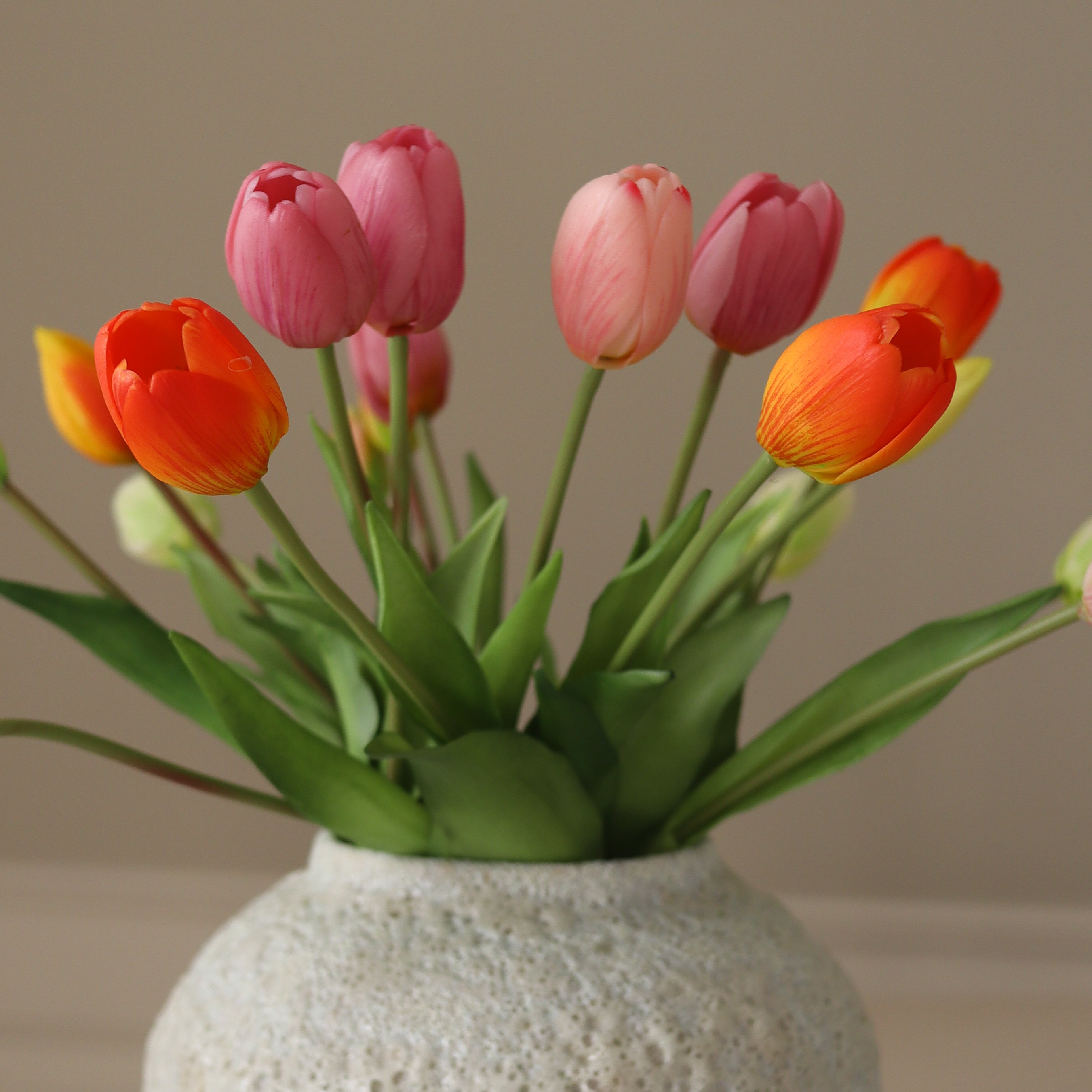 Tulip Symphony — kunstbloemen boeket van Botane, detailfoto 2