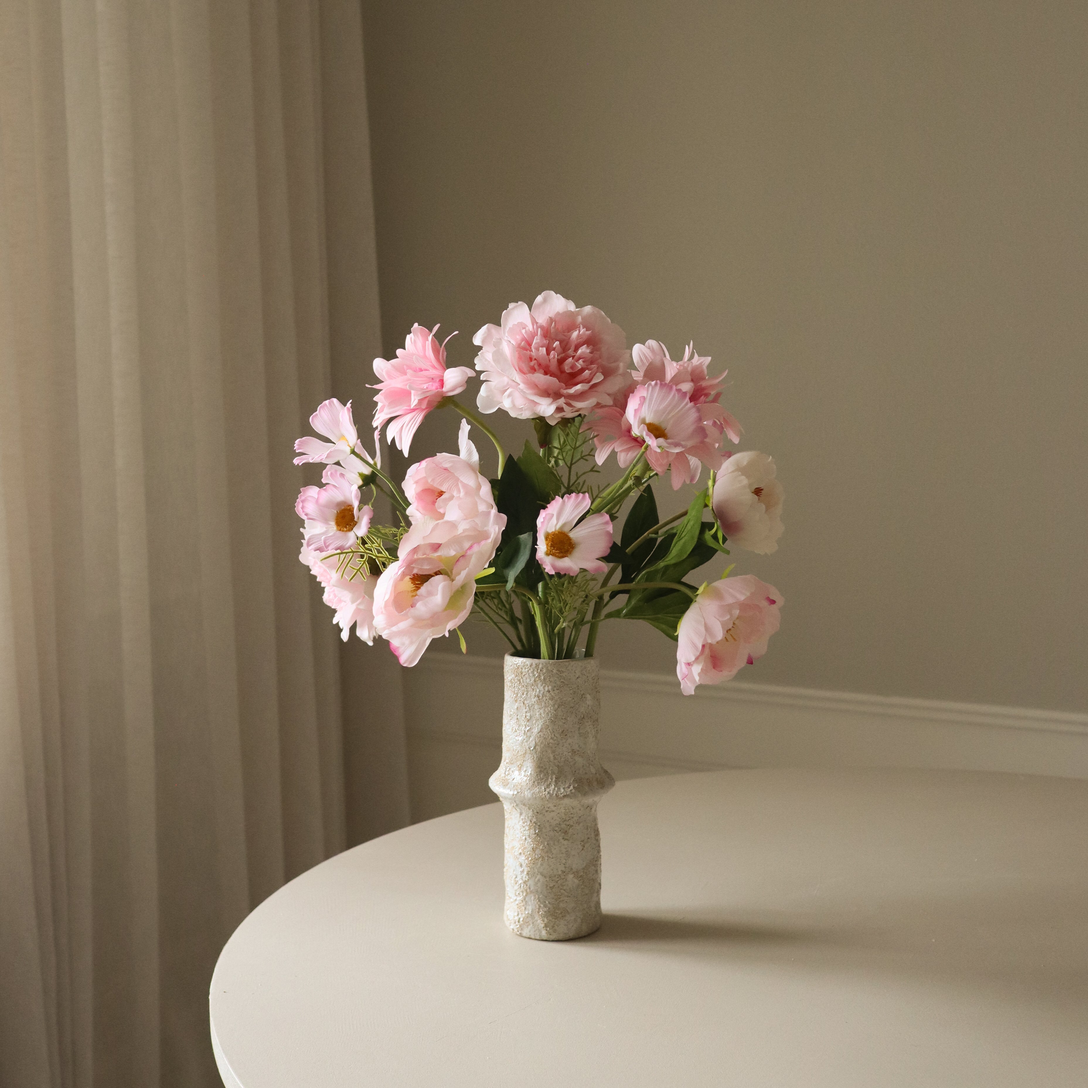 Blush Reverie — kunstbloemen boeket van Botane