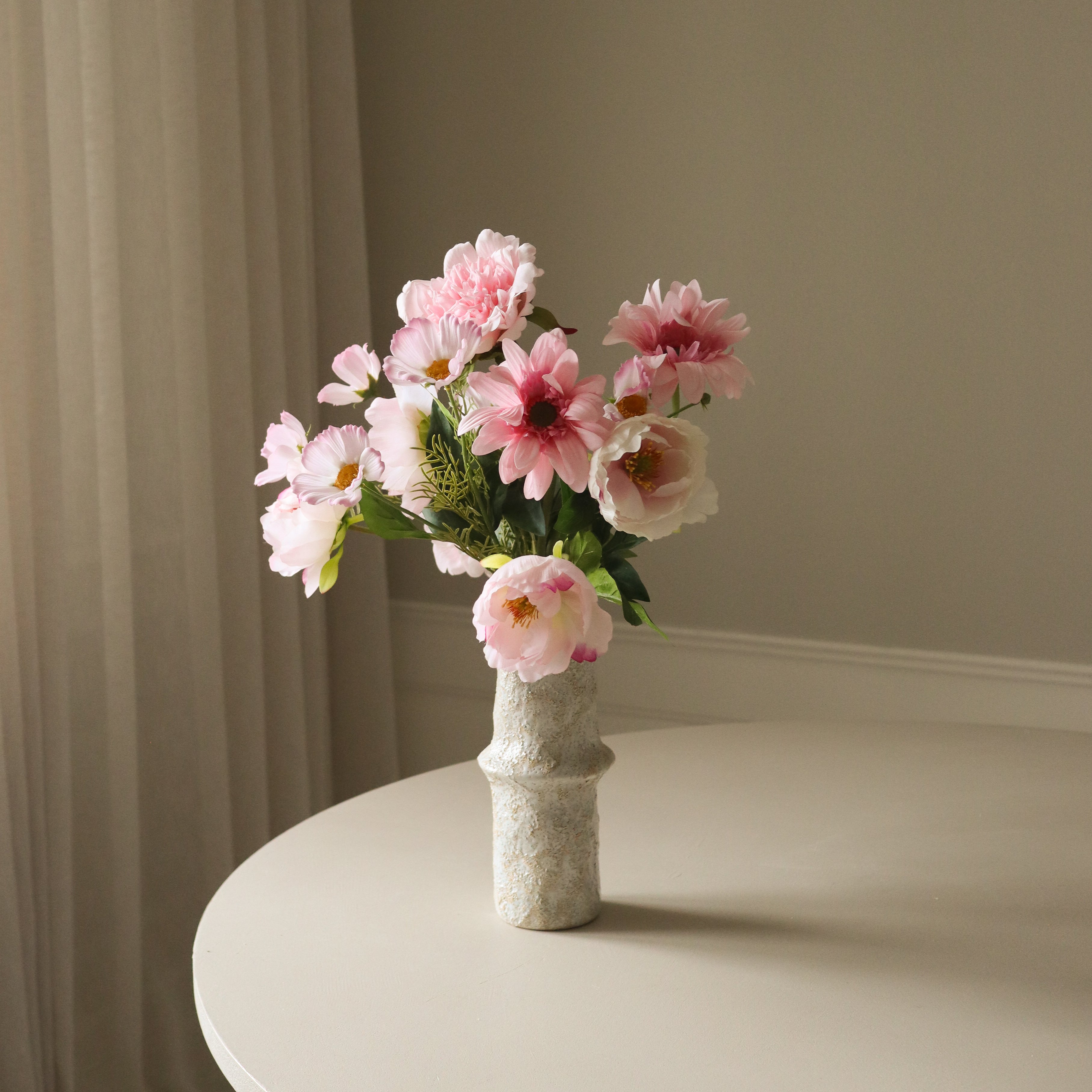 Blush Reverie — kunstbloemen boeket van Botane, detailfoto 3