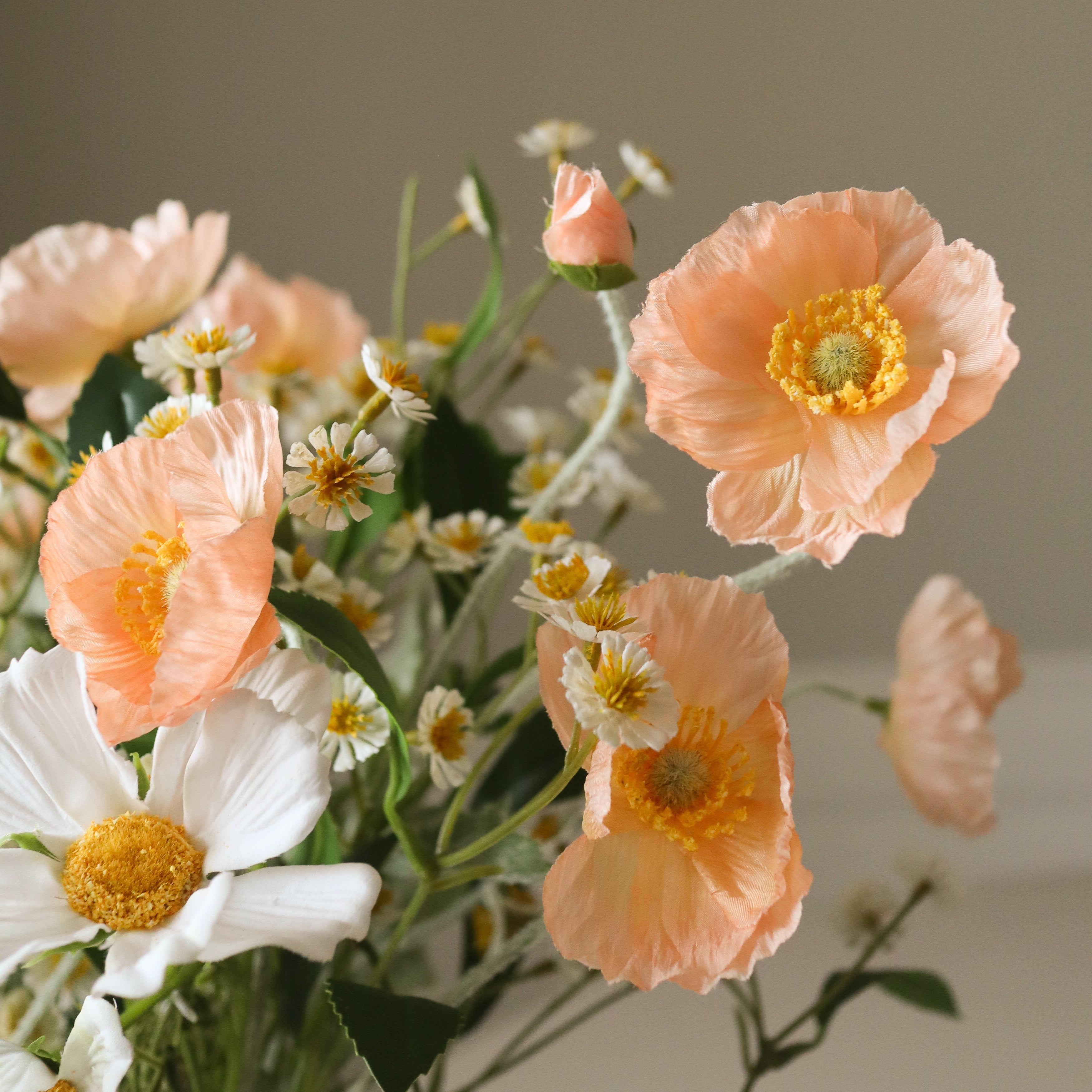Peach Meadow — kunstbloemen boeket van Botane, detailfoto 2