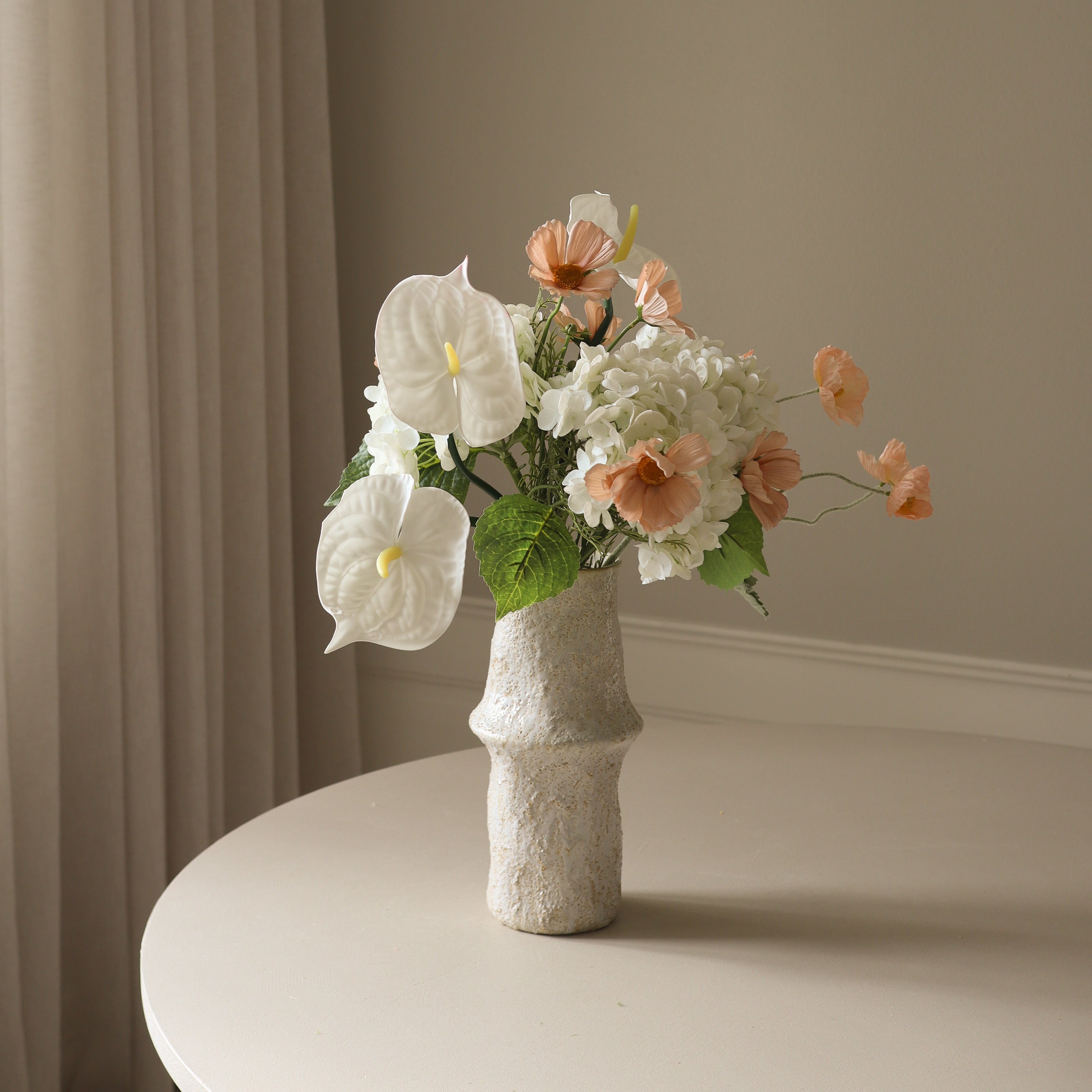 Delicate Whisper — kunstbloemen boeket van Botane, detailfoto 3