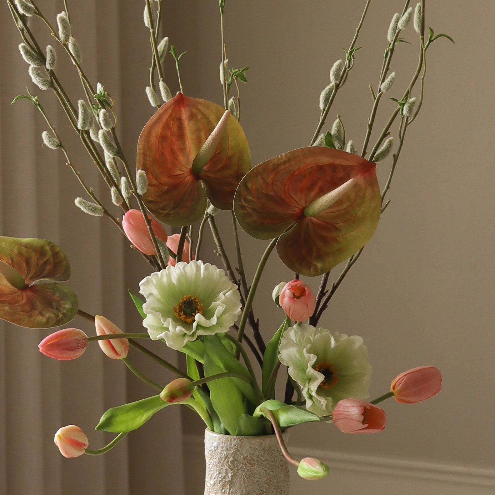 Poetic Spring — kunstbloemen boeket van Botane, detailfoto 2