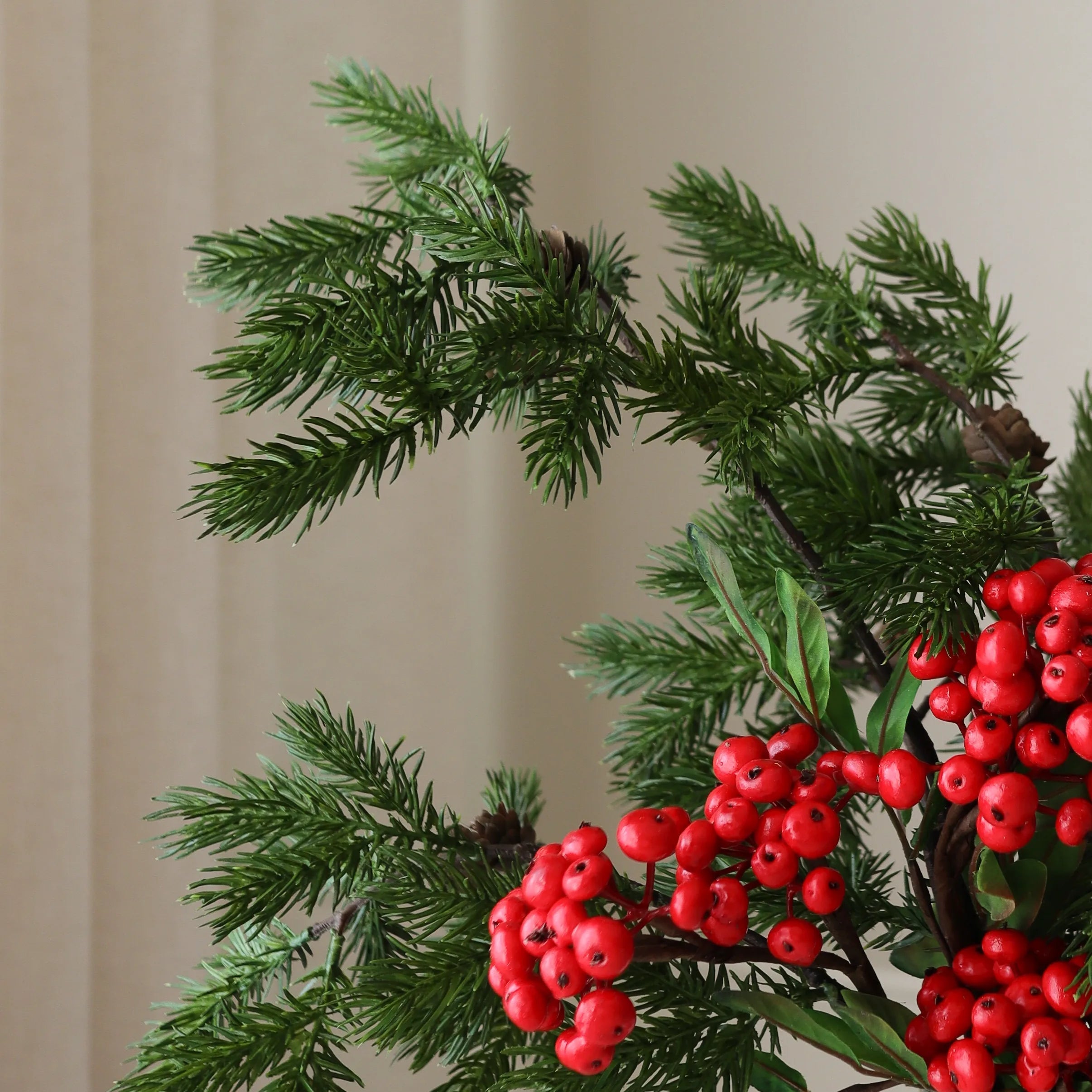 Winter Garnet — kunstbloemen boeket van Botane, detailfoto 2