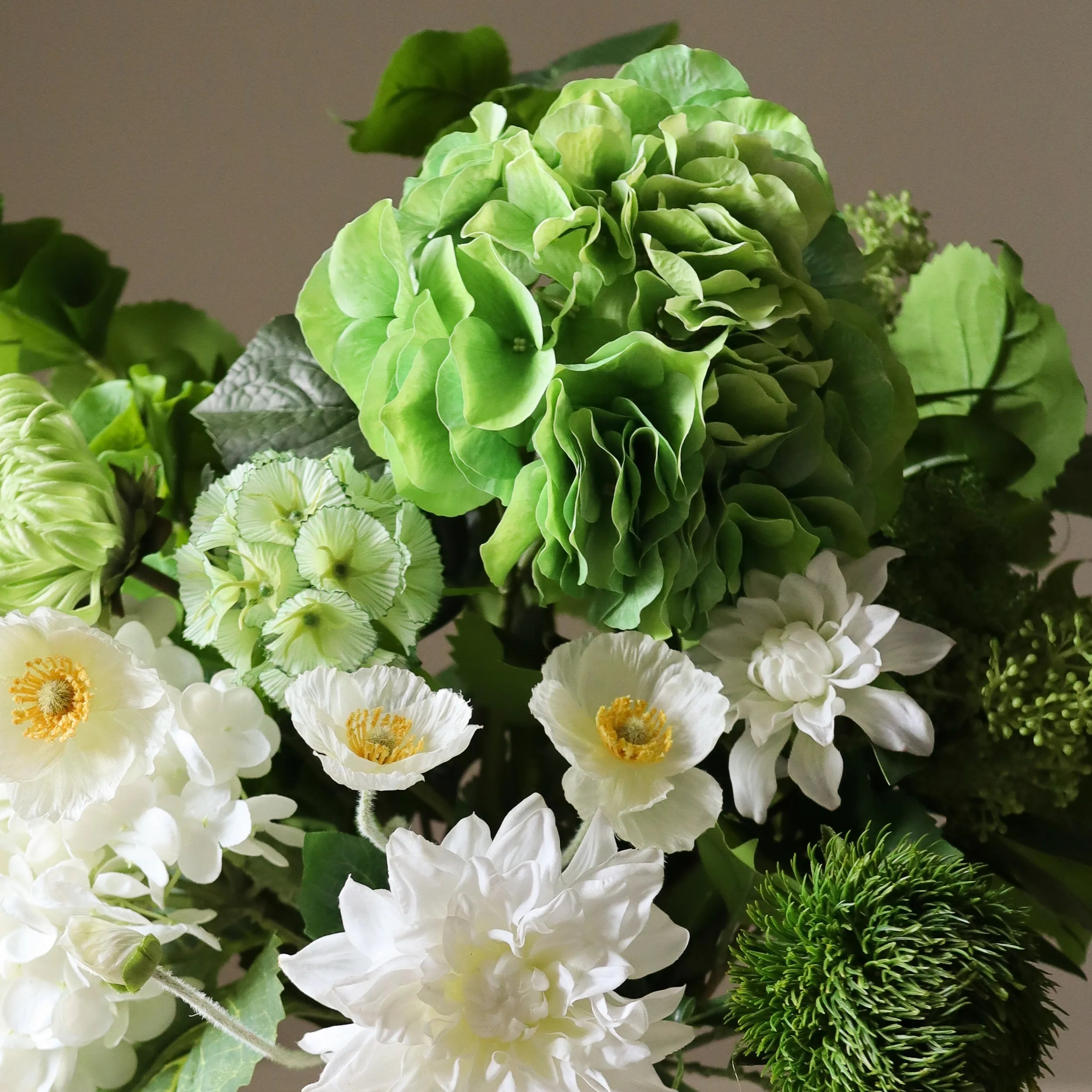 Verdant Bloom — kunstbloemen boeket van Botane, detailfoto 2
