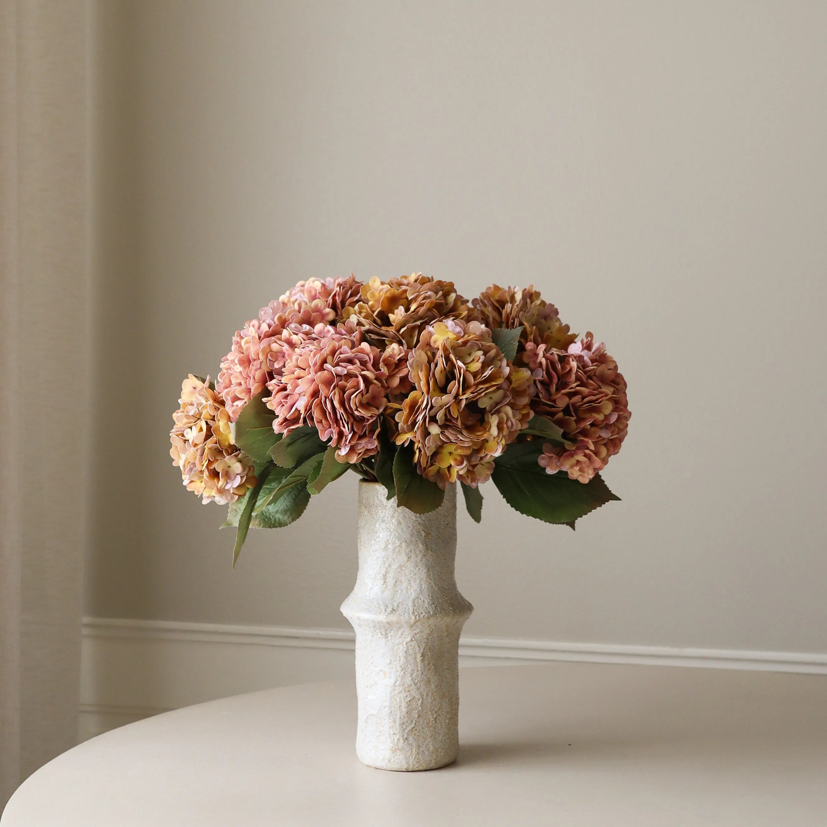 Seasonal Hydrangea Bouquet — kunstbloemen boeket van Botane